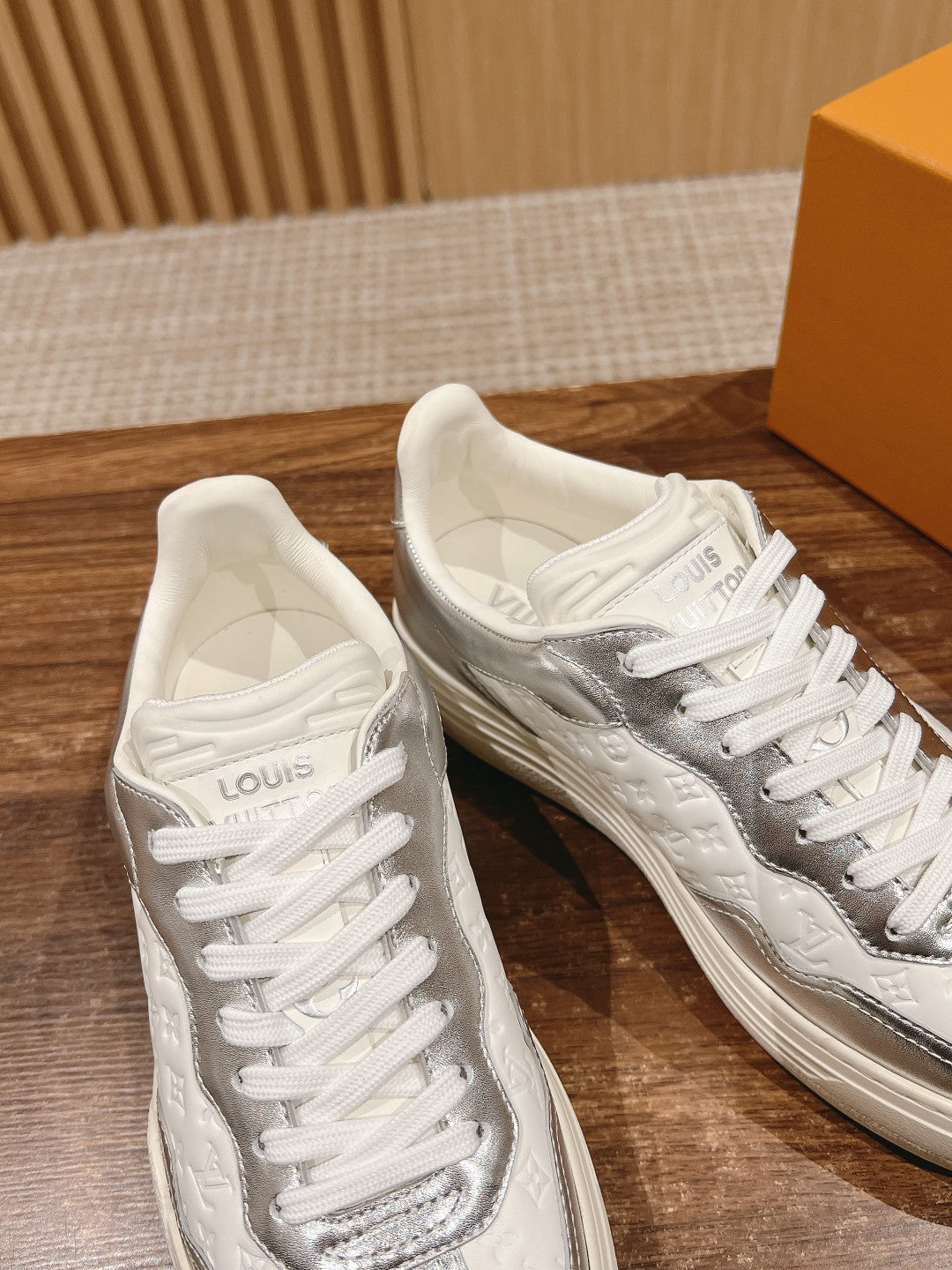 LV TRAINER SNEAKER IN SILVER MIX WHITE EMBOSSED CALFSKIN、mysite、Cacoeks