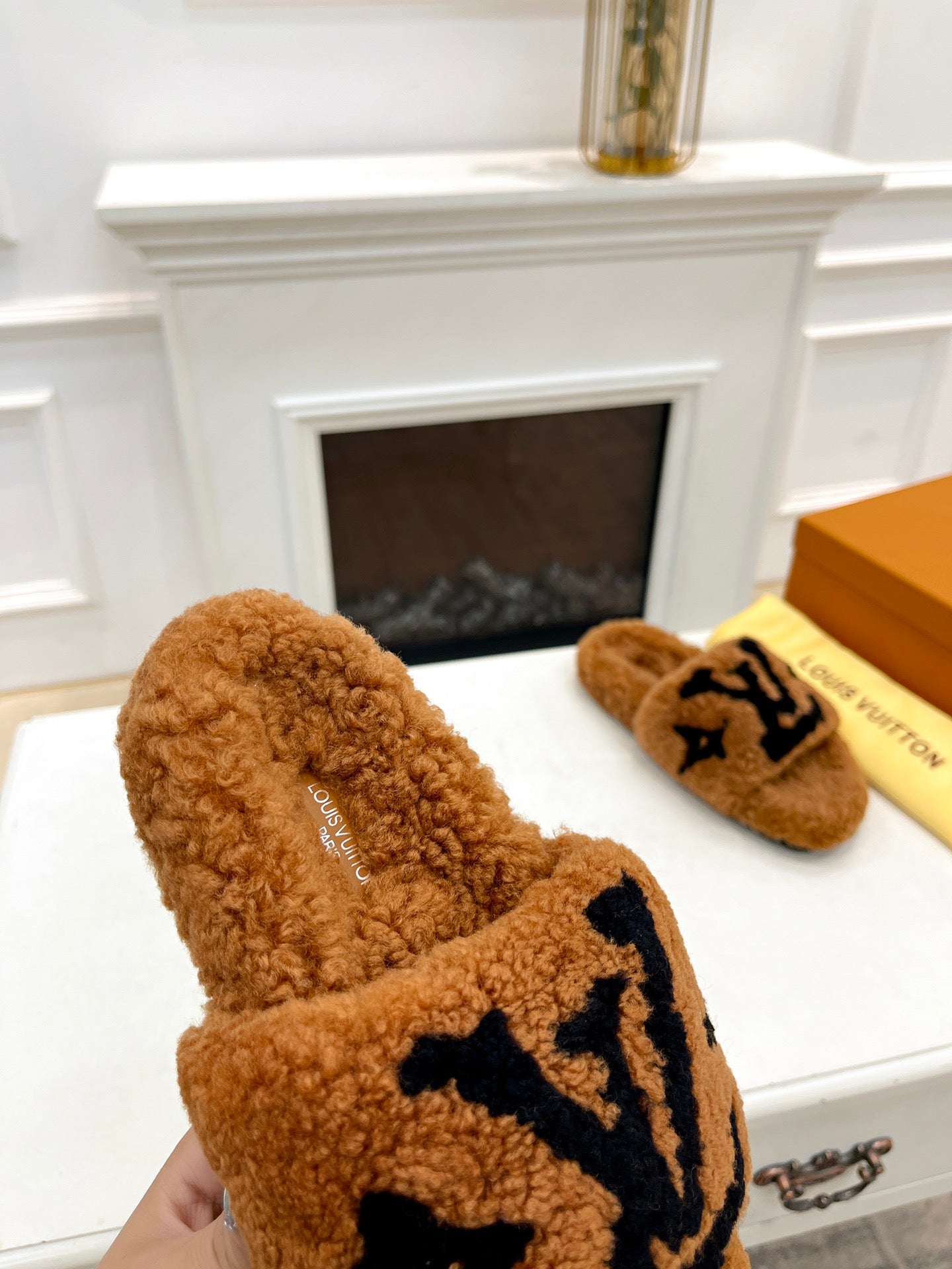 LV FLAT SLIPPER IN GINGERBREAD BROWN MIX BLACK SHEARLING、mysite、Cacoeks