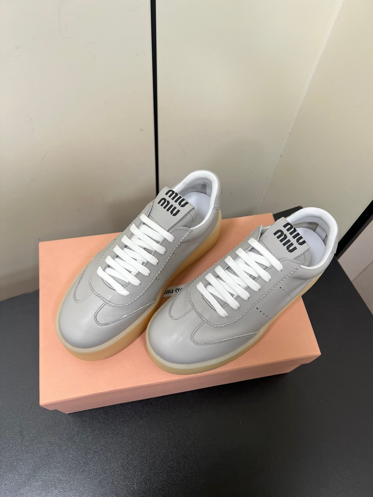 THICK-SOLED RETRO SNEAKERS IN PALE GRAY SMOOTH LAMBSKIN、mysite、Cacoeks