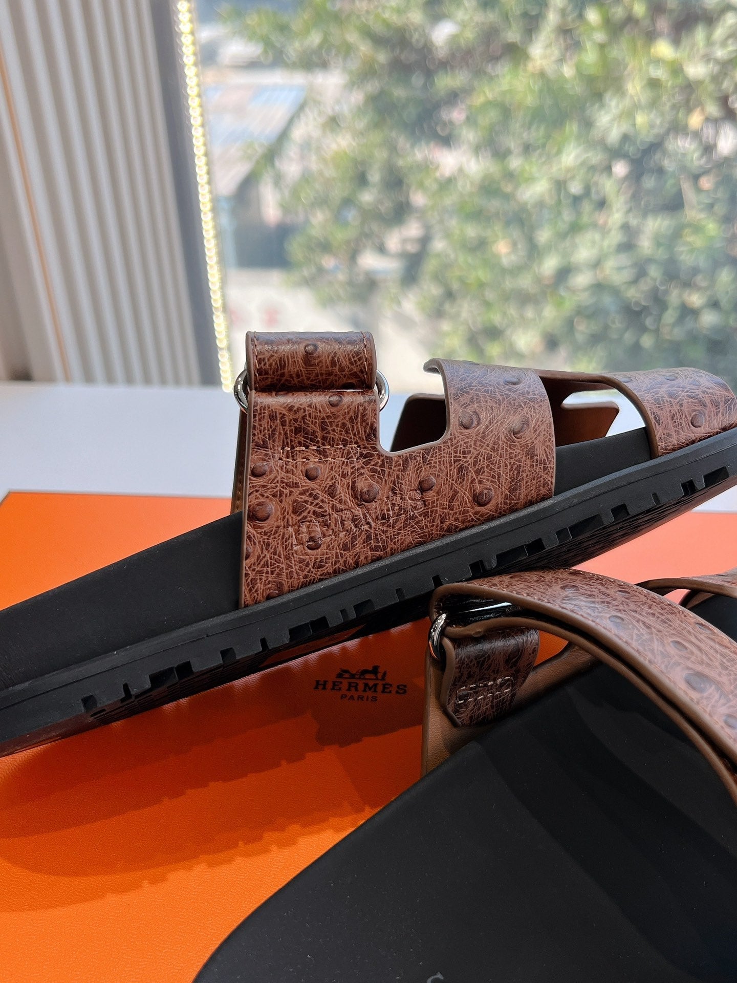 CHYPRE SANDAL IN CHOCOLATE BROWN GRAINED CALFSKIN、mysite、Cacoeks