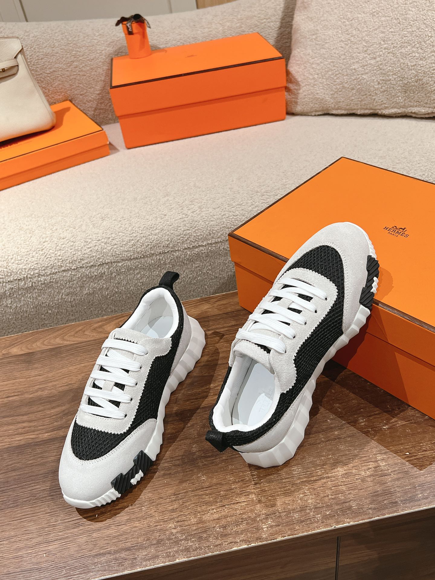 MAINLAND SNEAKER IN PALE GRAY SUEDE AND BLACK BREATHABLE MESH FABRIC、mysite、Cacoeks