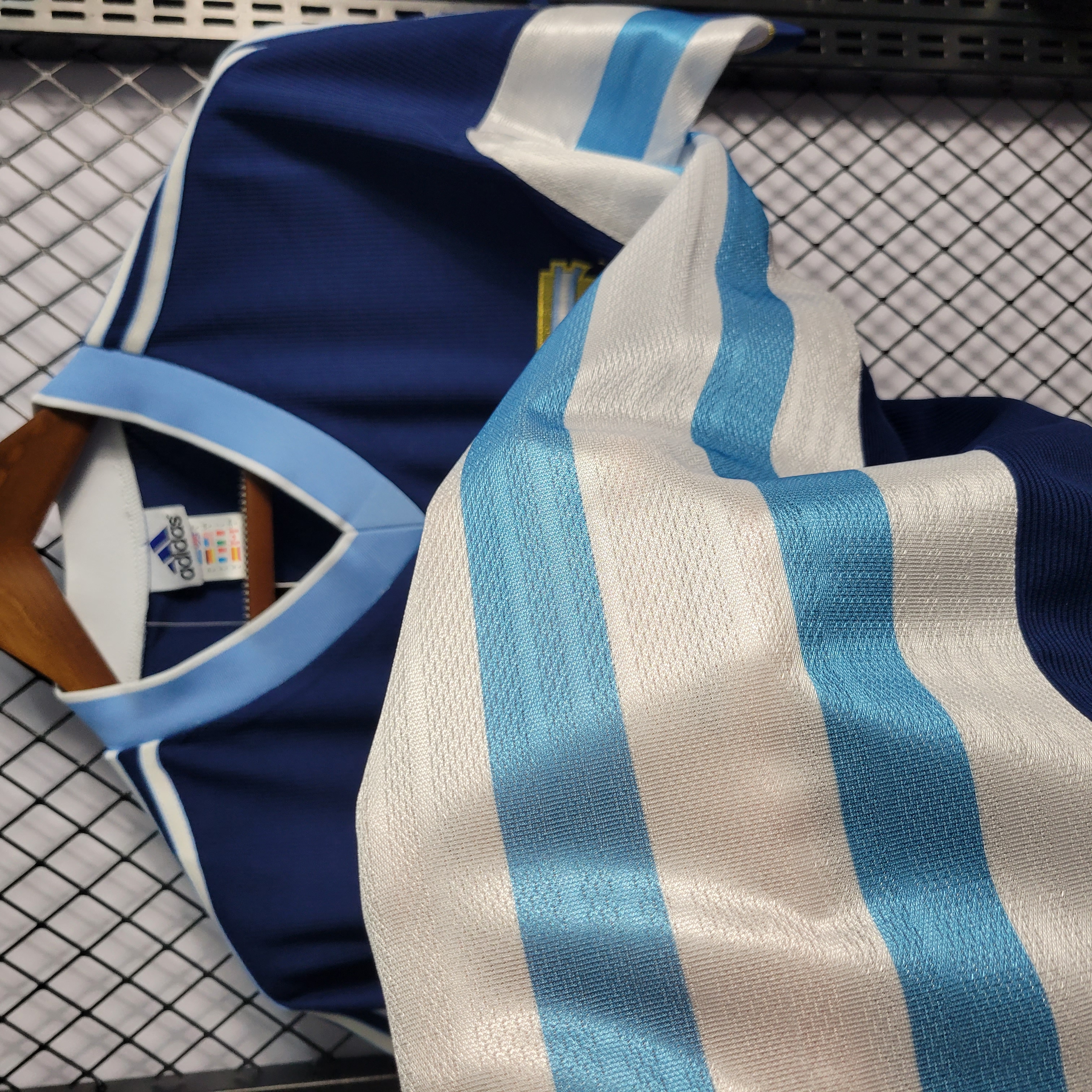 Higojerseys-Retro Argentina 1998 Away Stadium Jersey