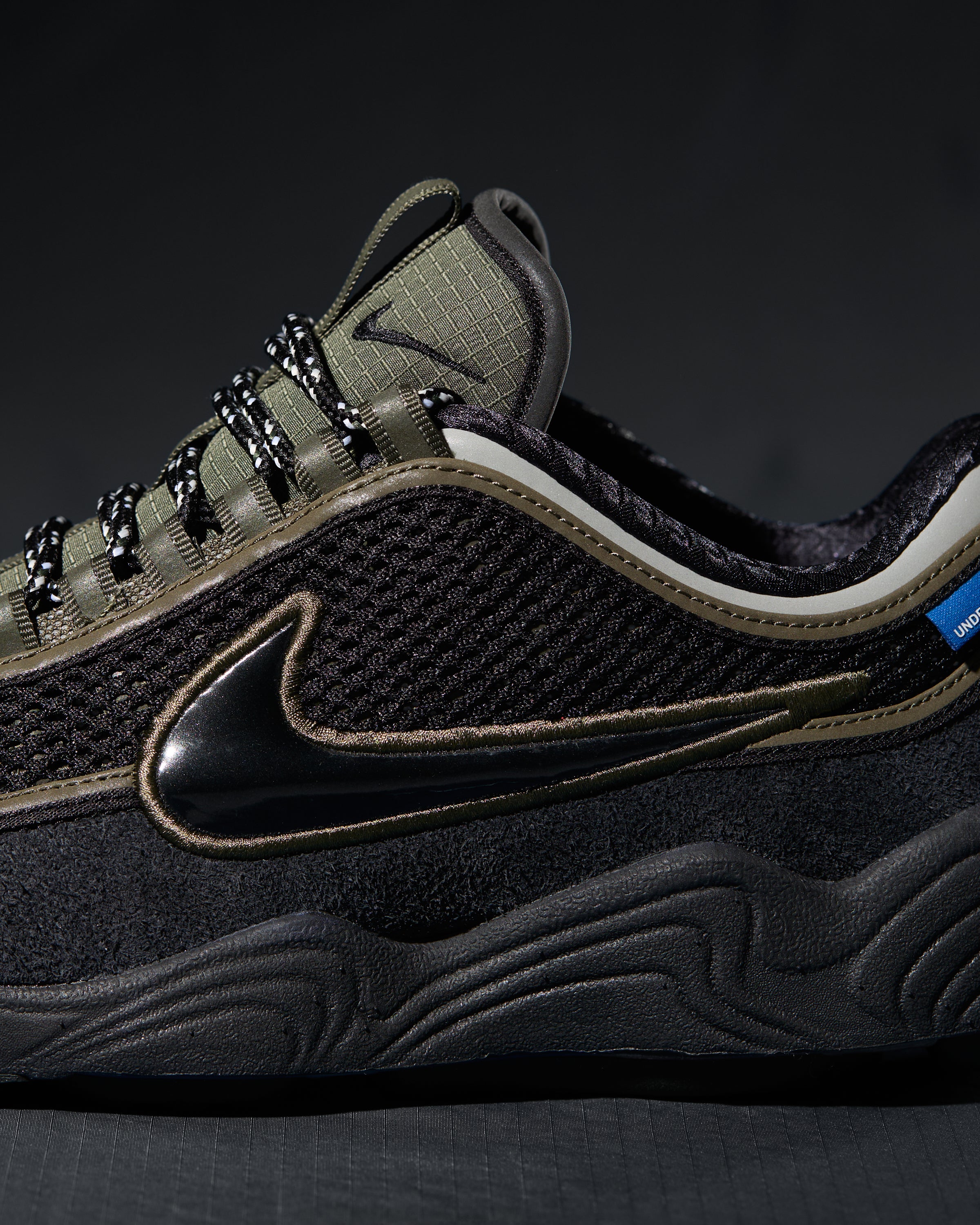 UNDEFEATED X NIKE AIR ZOOM SPIRIDON - CARGOKHAKI/ BLACK