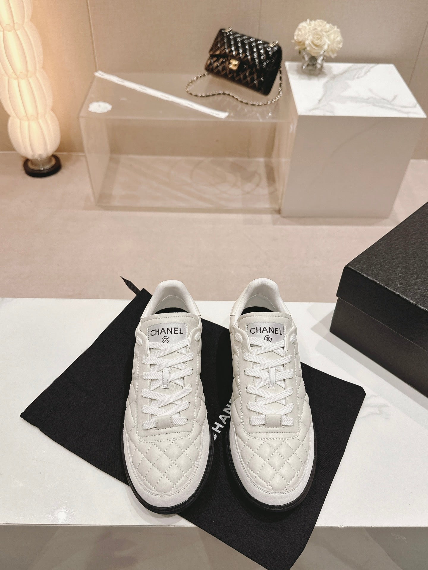 SNEAKERS IN GLOSSY WHITE LAMBSKIN、mysite、Cacoeks