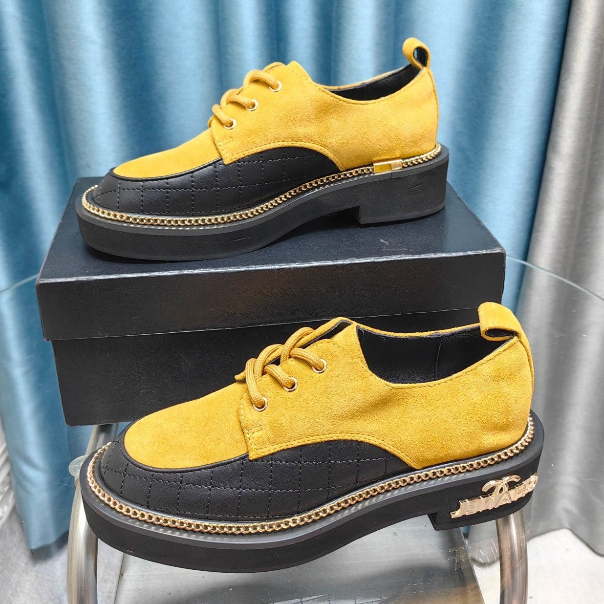 OXFORD SHOES IN GOLD YELLOW SUEDE AND BLACK SHEEPSKIN、mysite、Cacoeks