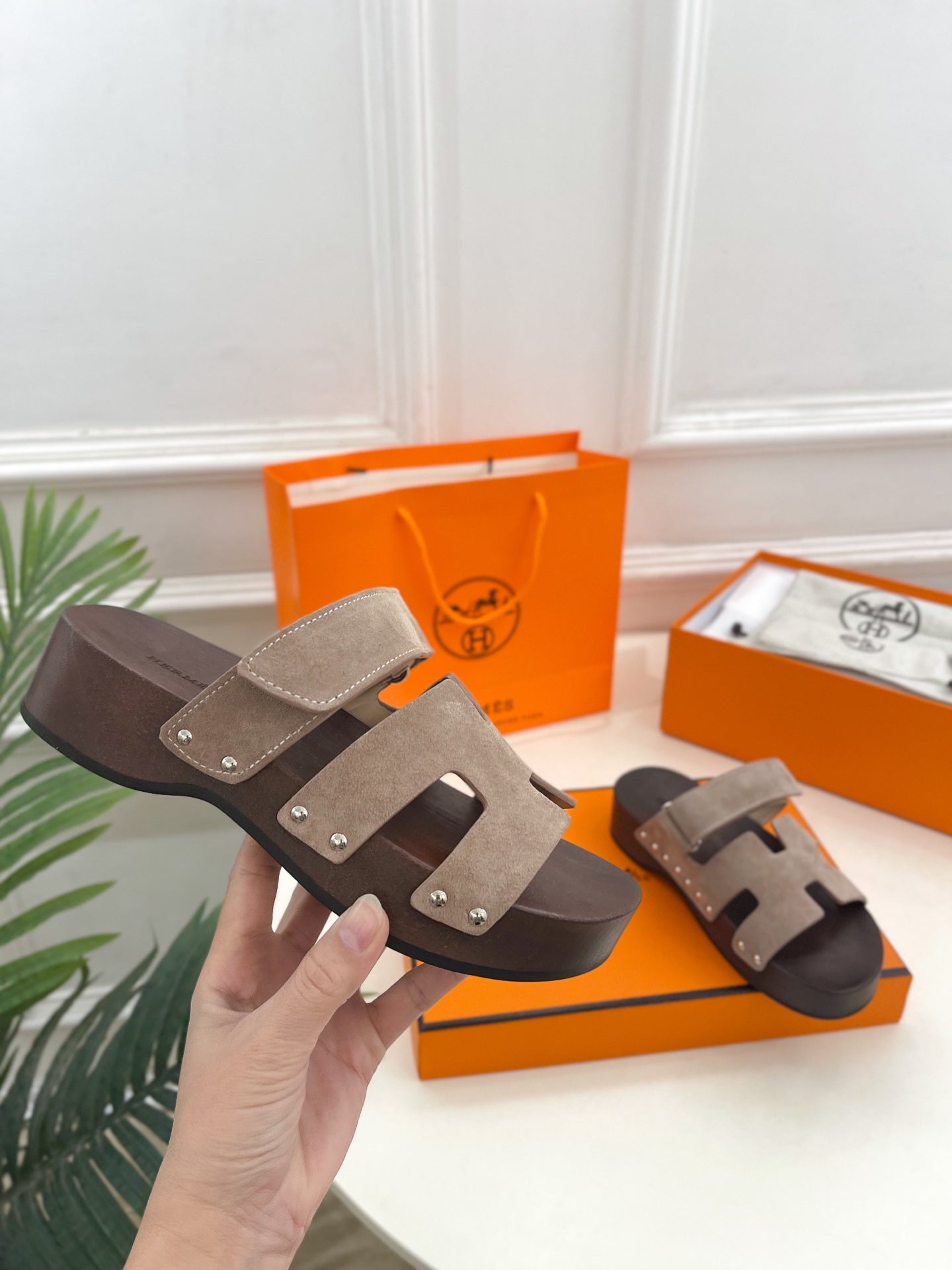 KOS CLOG IN KHAKI BROWN SUEDE、mysite、Cacoeks