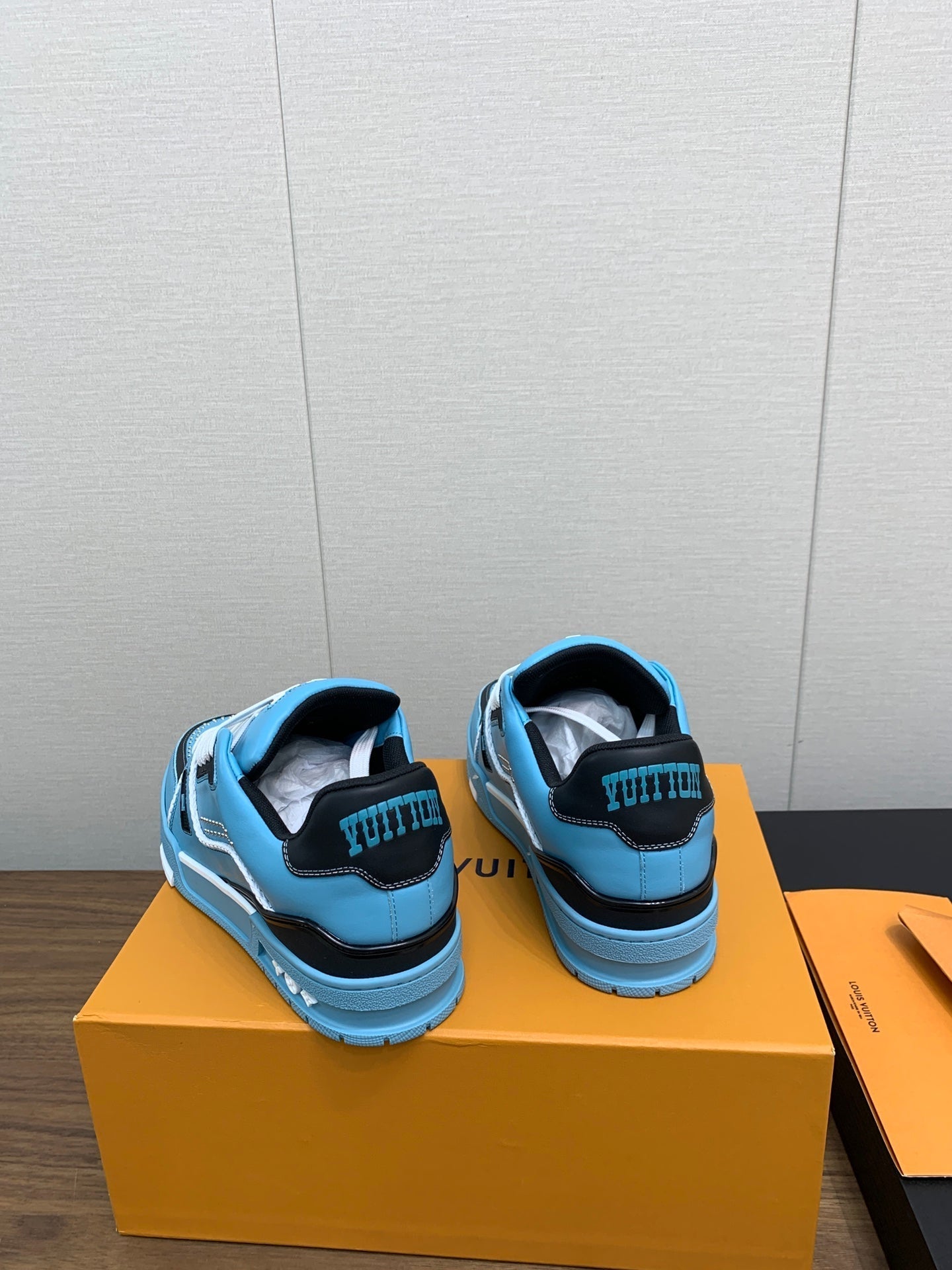 LV WOMEN'S TRAINER IN CERULEAN BLUE CALFSKIN、mysite、Cacoeks