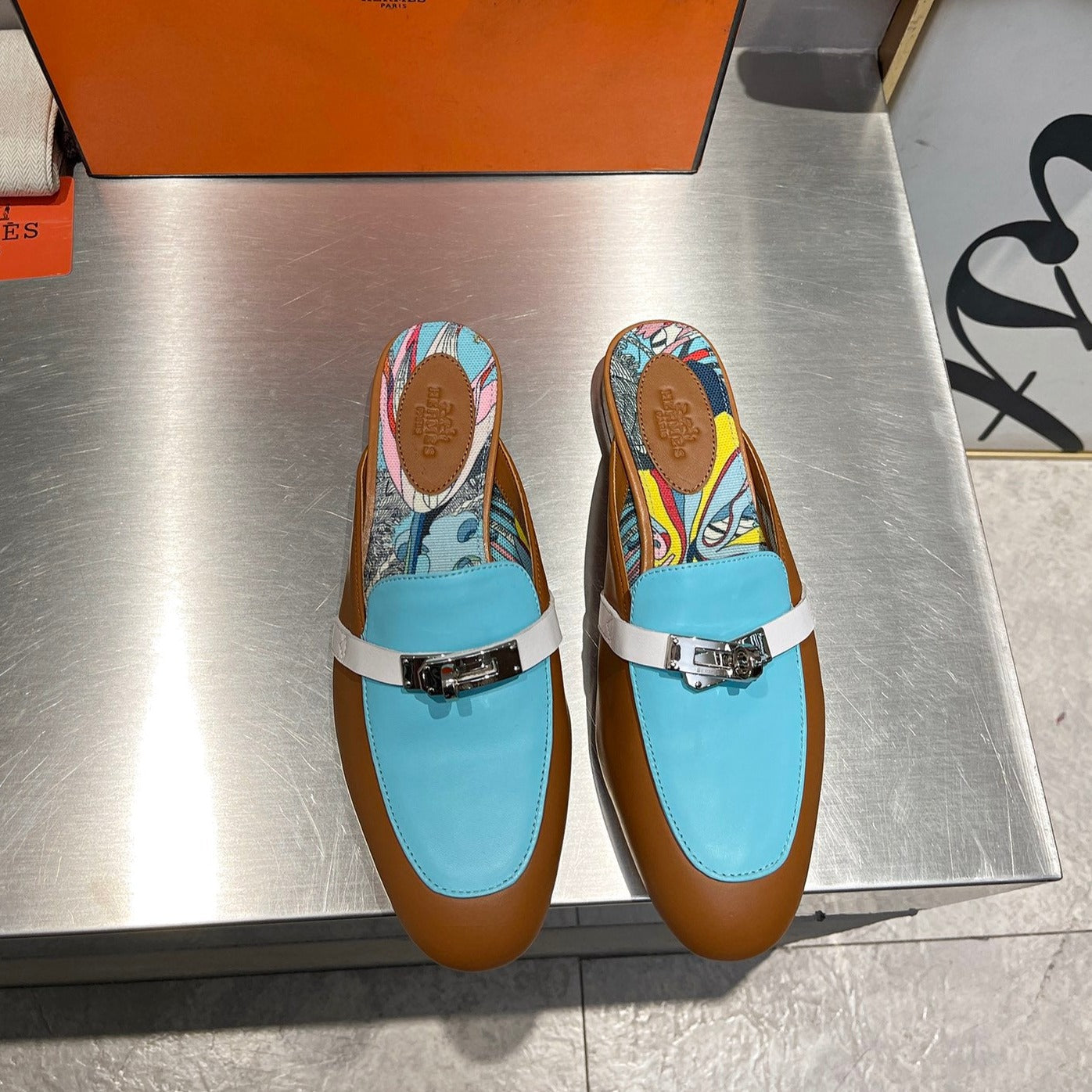 0Z MULE CARAMEL AND SKY CALFSKIN WITH PATTERN、mysite、Cacoeks