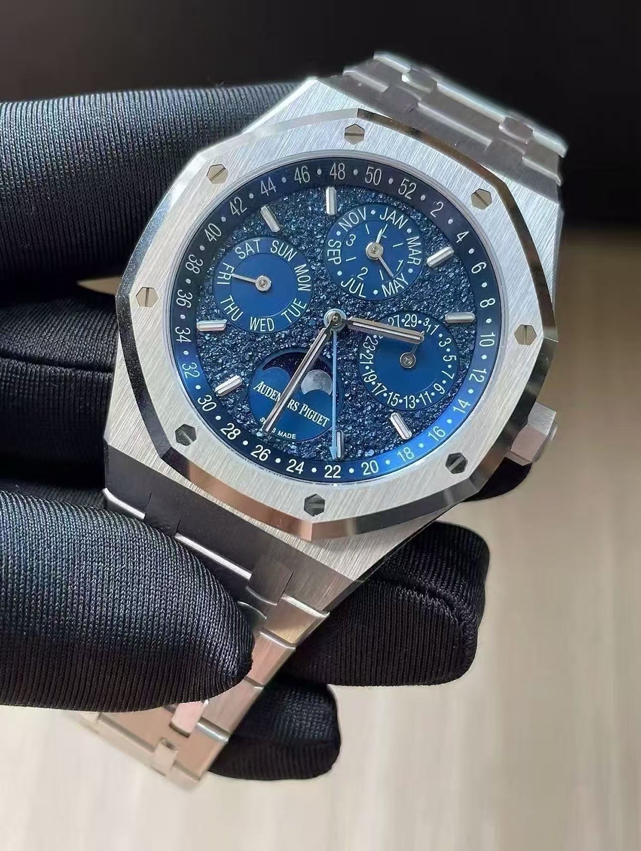 Audemars Piguet Royal Oak 26574BC.OO.1220BC.02 Super Clone Watch – 41mm White Gold Blue Dial Replica