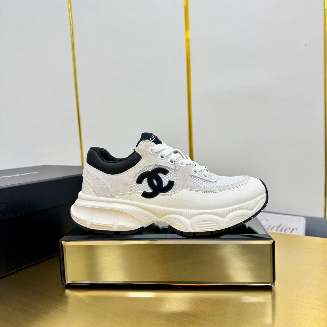 SNEAKER IN PALE GRAY SUEDE WITH BLACK LOGO AND MESH、mysite、Cacoeks