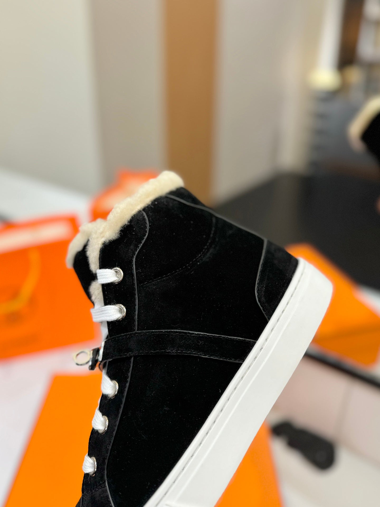 CHEALSEA BOOTS IN BLACK SUEDE AND FLEECE LINING、mysite、Cacoeks