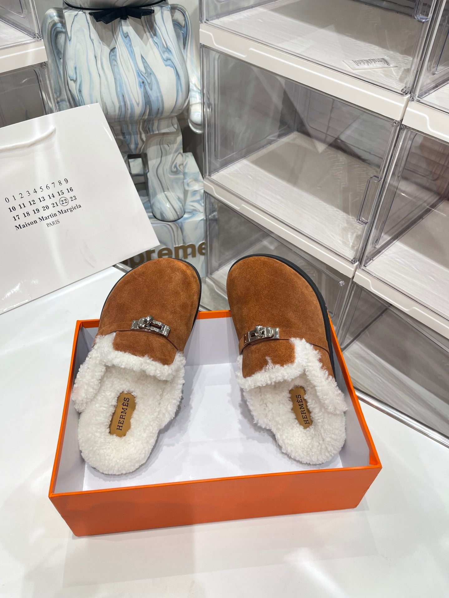 SLIP-ON MULE IN UMBER BROWN SUEDE AND SHEARLING LINING、mysite、Cacoeks