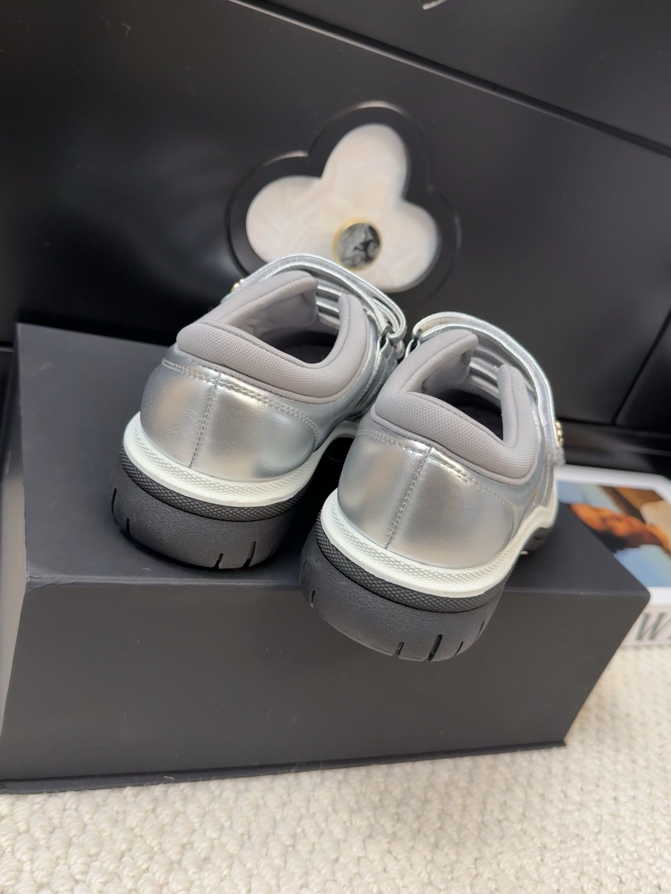 SNEAKERS WITH THREE STRAPS IN SILVER CALFSKIN、mysite、Cacoeks