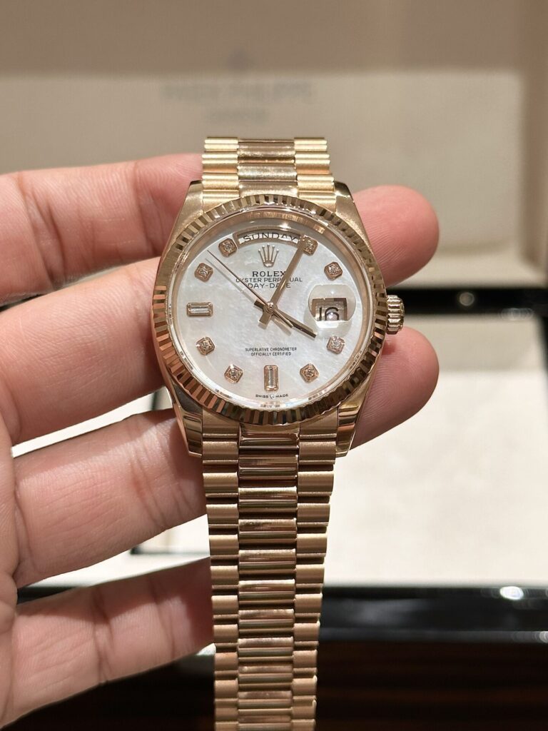 Đồng Hồ Rolex Day-Date Mặt Xà Cừ RoseGold Fake 11 EW 36mm (1)