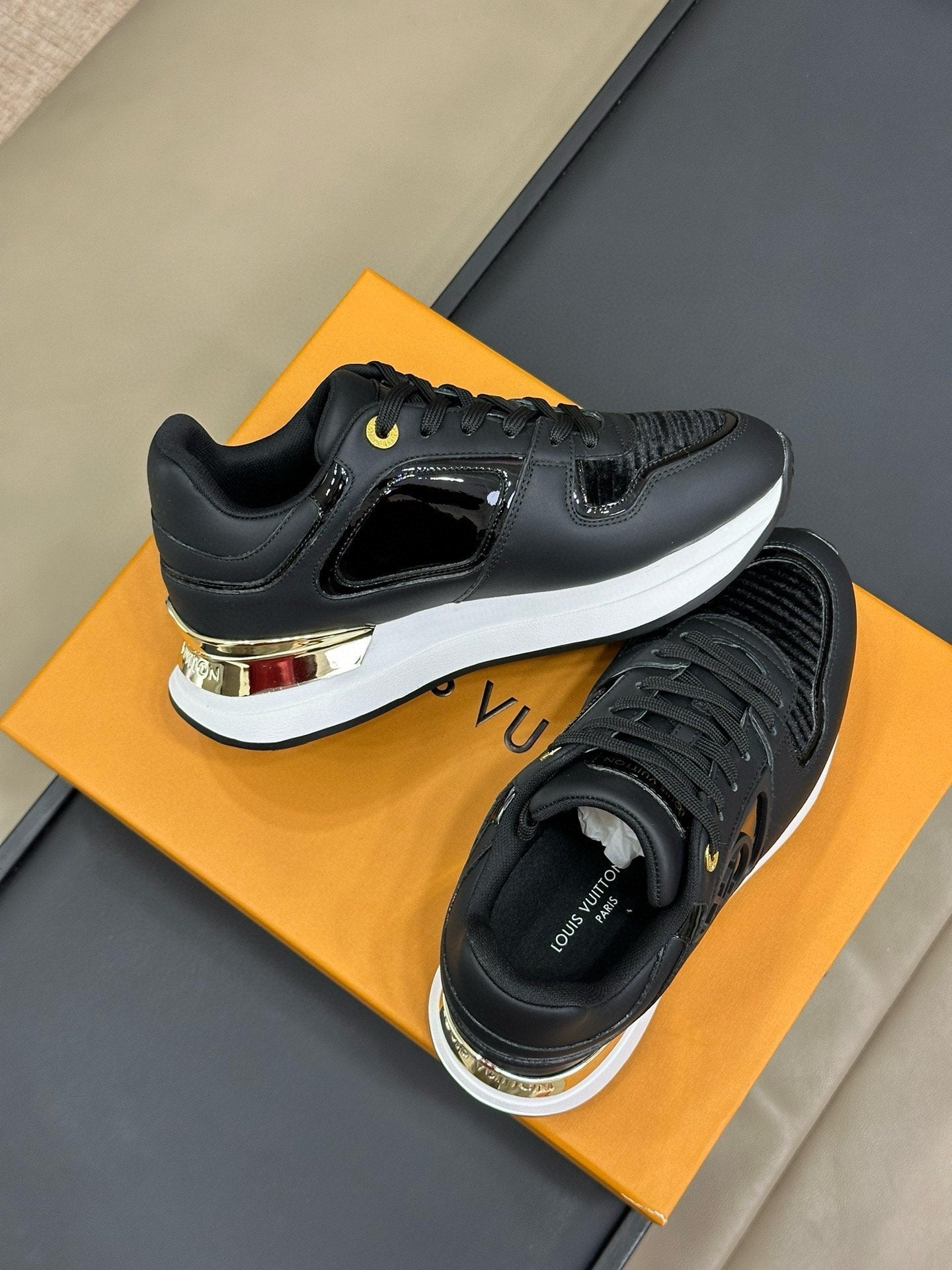 LV NEO RUN AWAY SNEAKER IN BLACK CALFSKIN、mysite、Cacoeks
