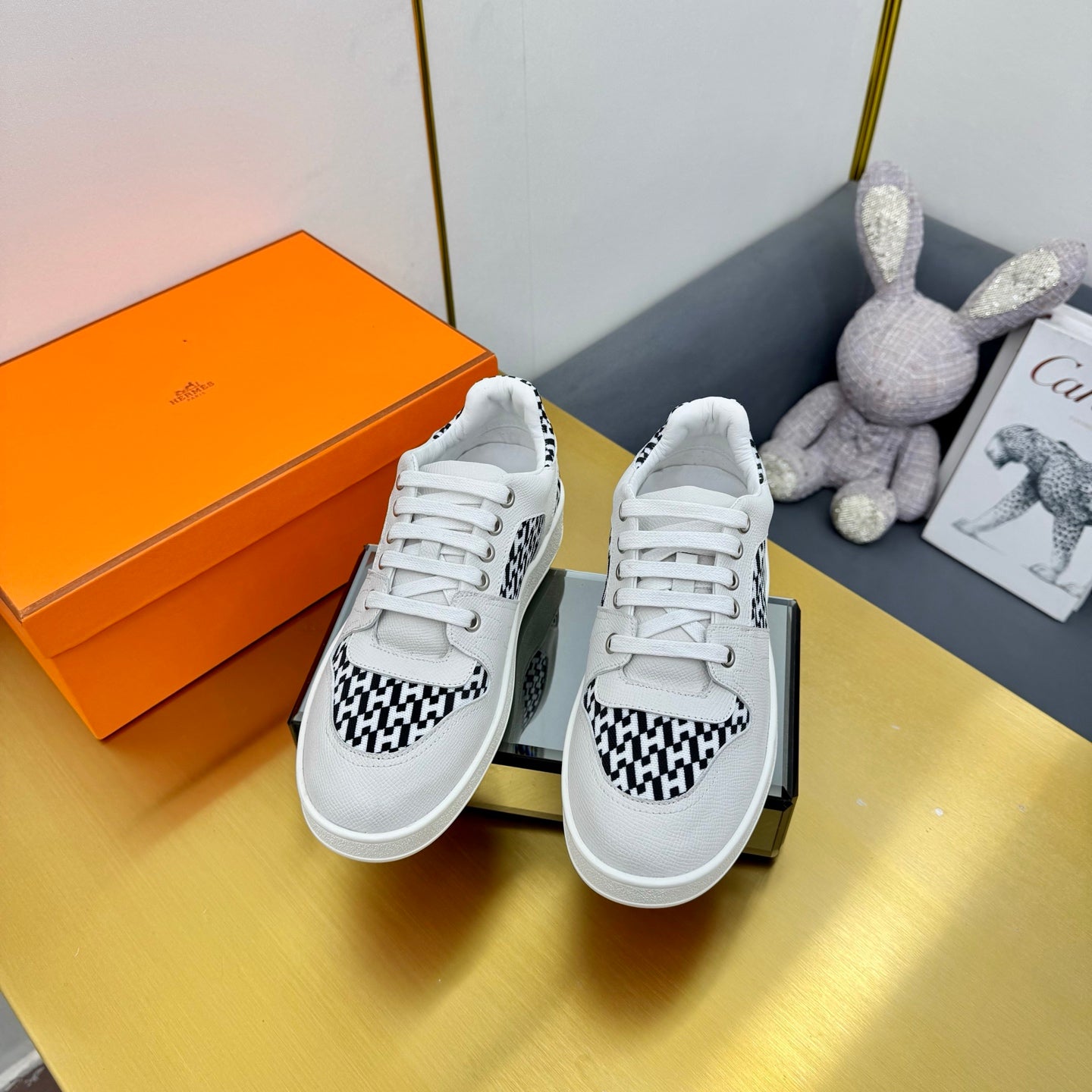 FREE SNEAKER IN WHITE CALFSKIN AND "H EN BIAIS" BLACK CANVAS、mysite、Cacoeks