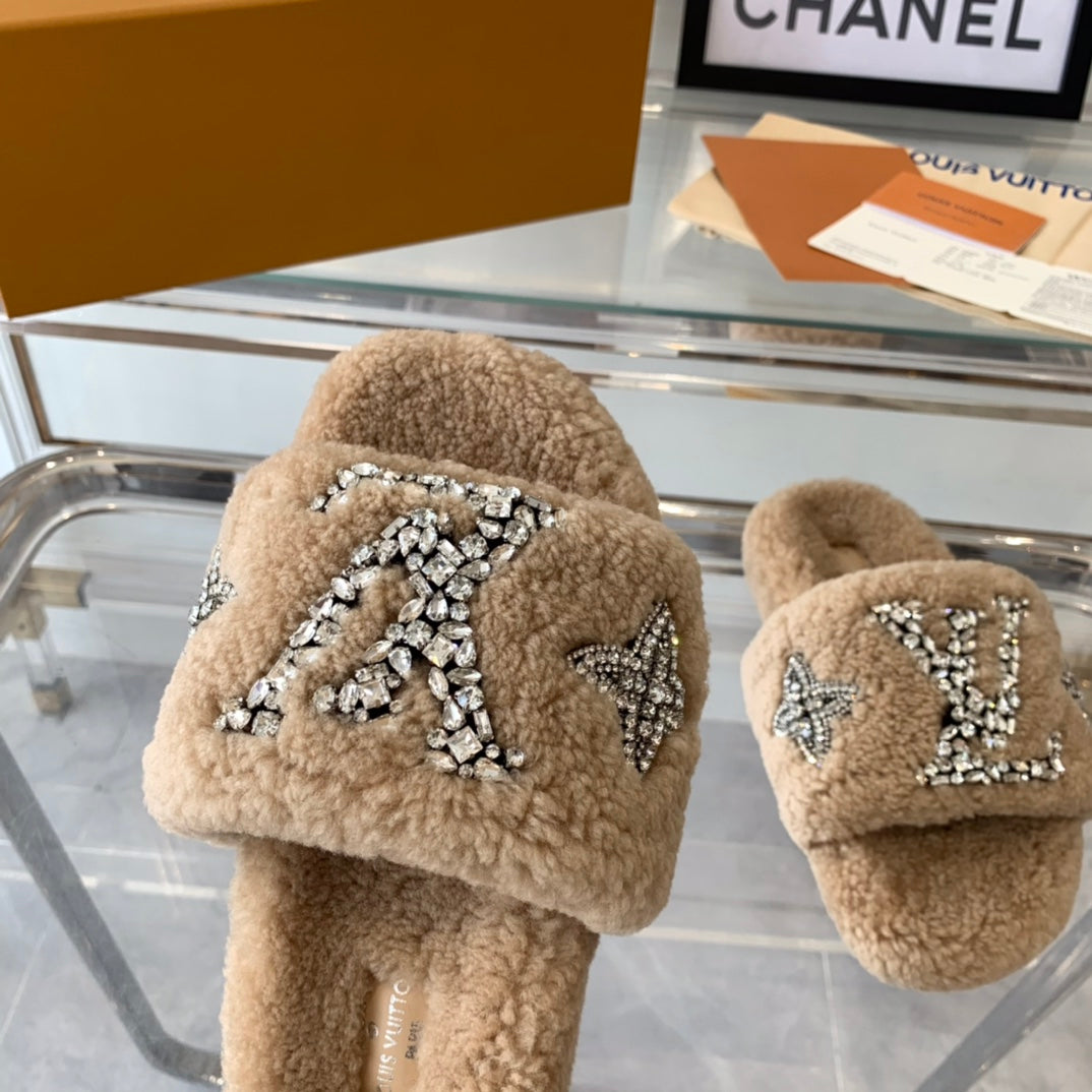 LV WOMEN'S PASEO FLAT SLIPPER IN TAN BROWN FLEECE、mysite、Cacoeks