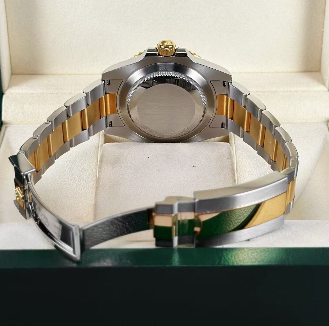 Rolex Submariner Black Dial Two Tone SuperClone Swiss Replica Watch Ref 126613LN 3235Swiss Movement