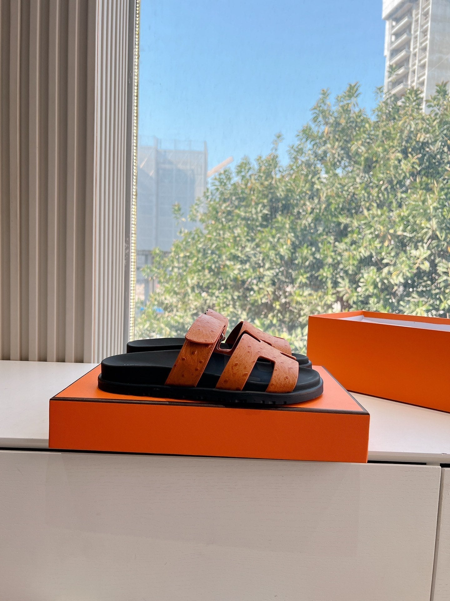 CHYPRE SANDAL IN VIVID ORANGE GRAINED CALFSKIN、mysite、Cacoeks