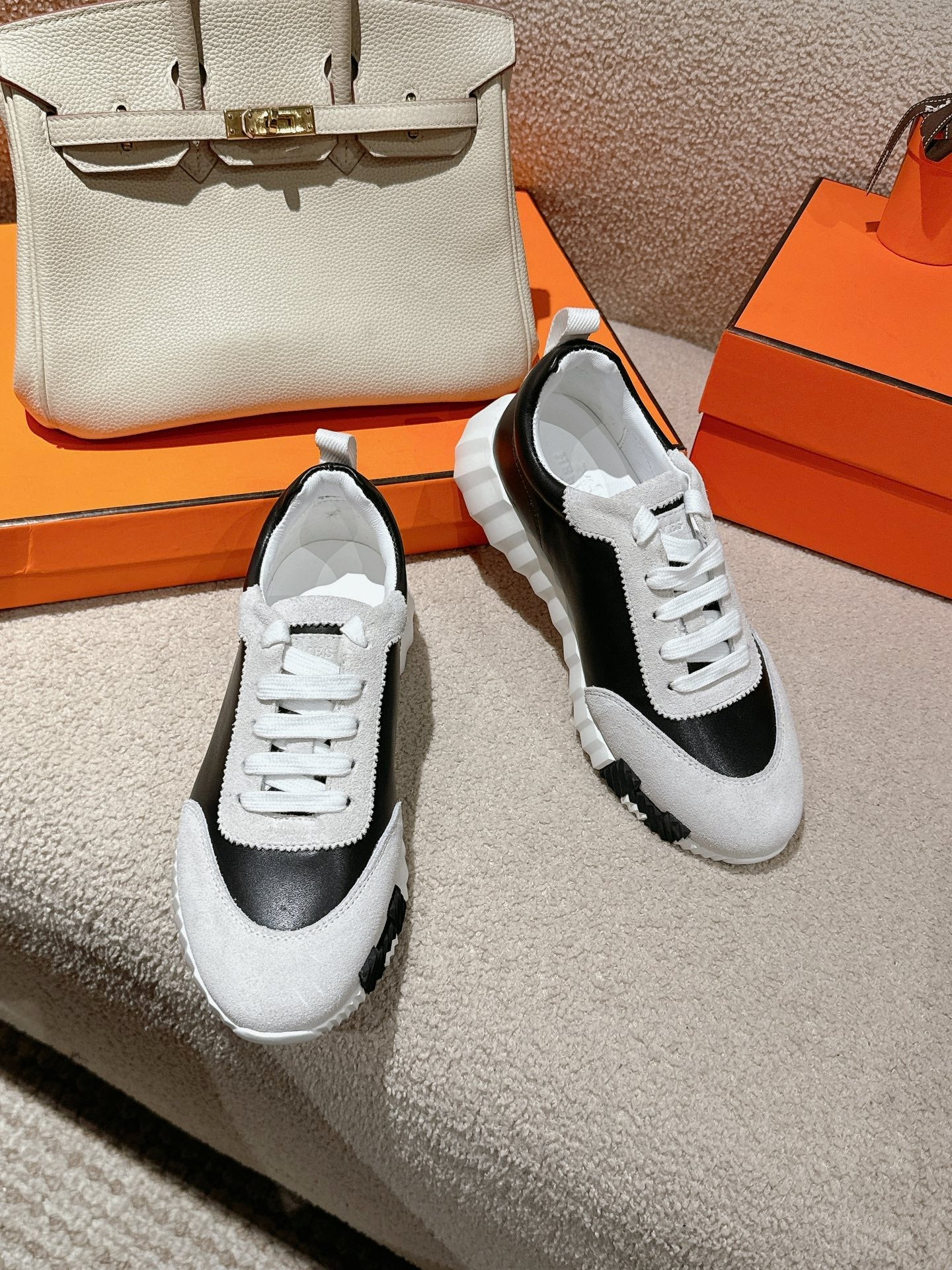 MAINLAND SNEAKER IN PALE GRAY SUEDE AND BLACK CALFSKIN、mysite、Cacoeks
