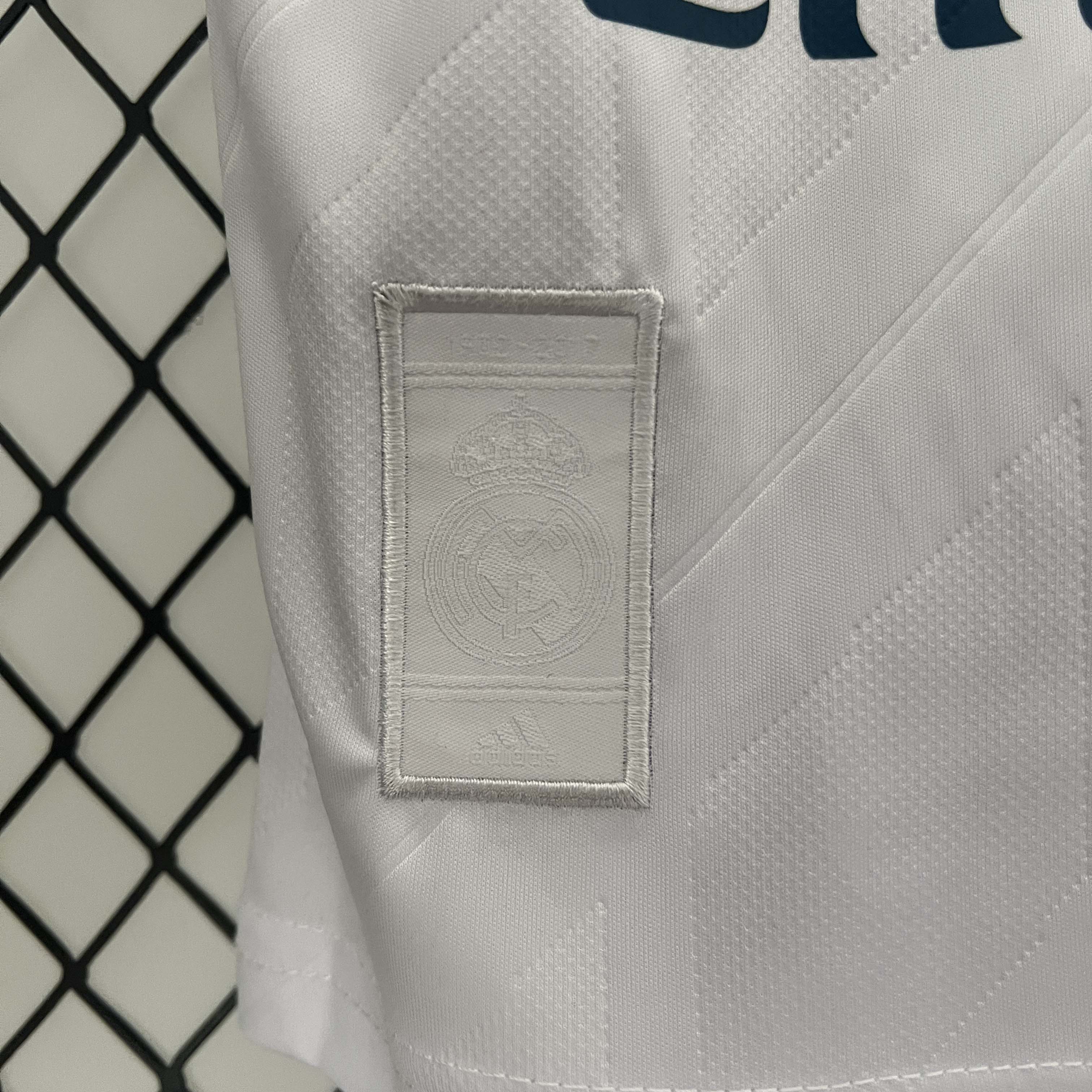 2017/2018 Retro Real Madrid Home Football Shirt 1:1 Thai Quality Kids Size:football jersey mysite: unitedjerseyfootball 邓江浪:football