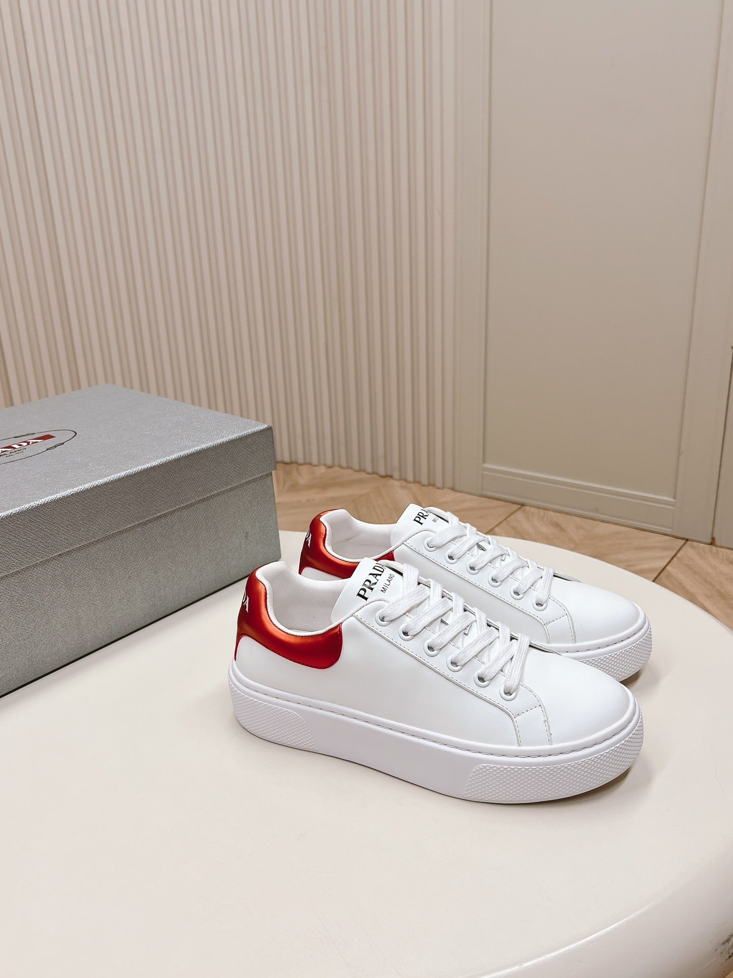 PRA RETRO SNEAKERS WHITE AND CRIMSON CALFSKIN、mysite、Cacoeks