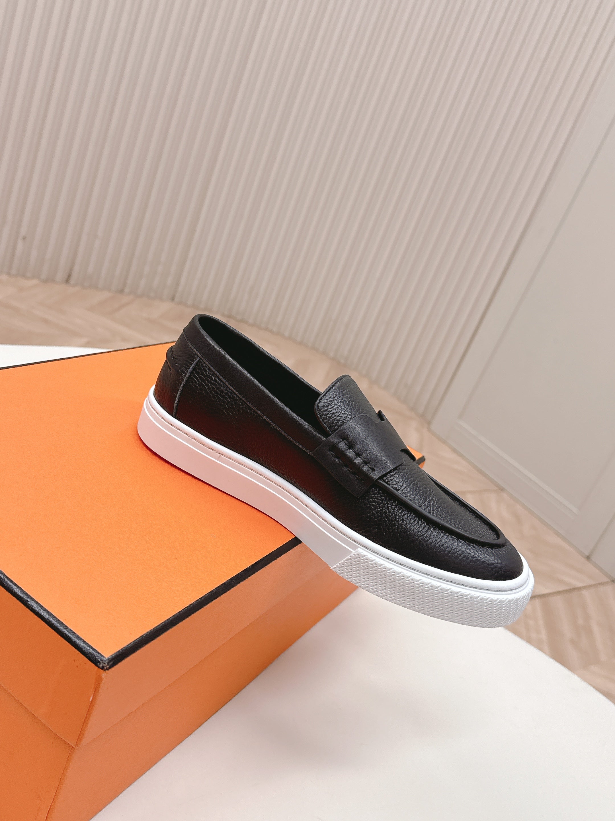 HM 25S SLIP-ON IN BLACK GRAINED LEATHER、mysite、Cacoeks