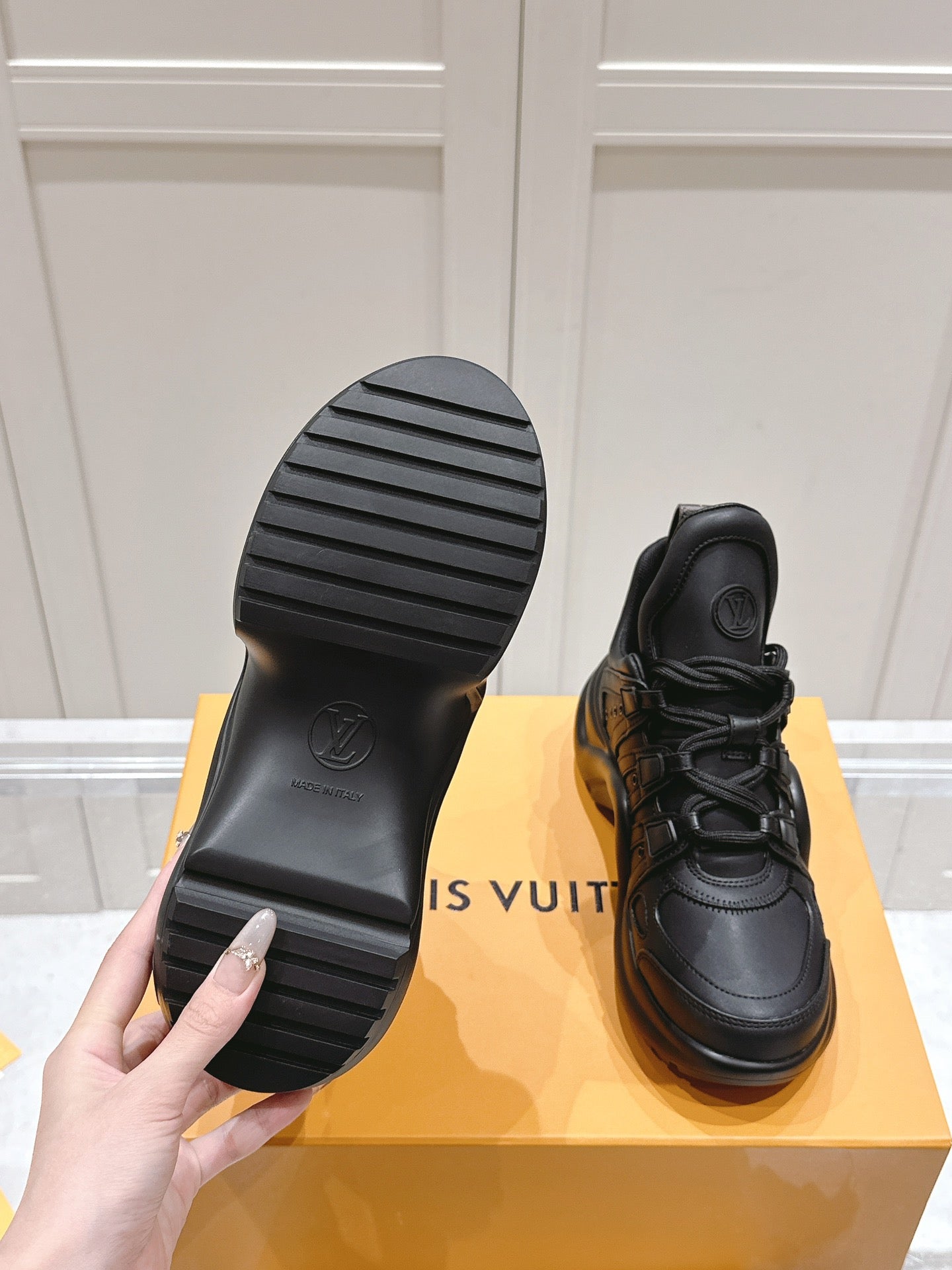 LV BARRACUDA SNEAKER IN BLACK CALFSKIN、mysite、Cacoeks