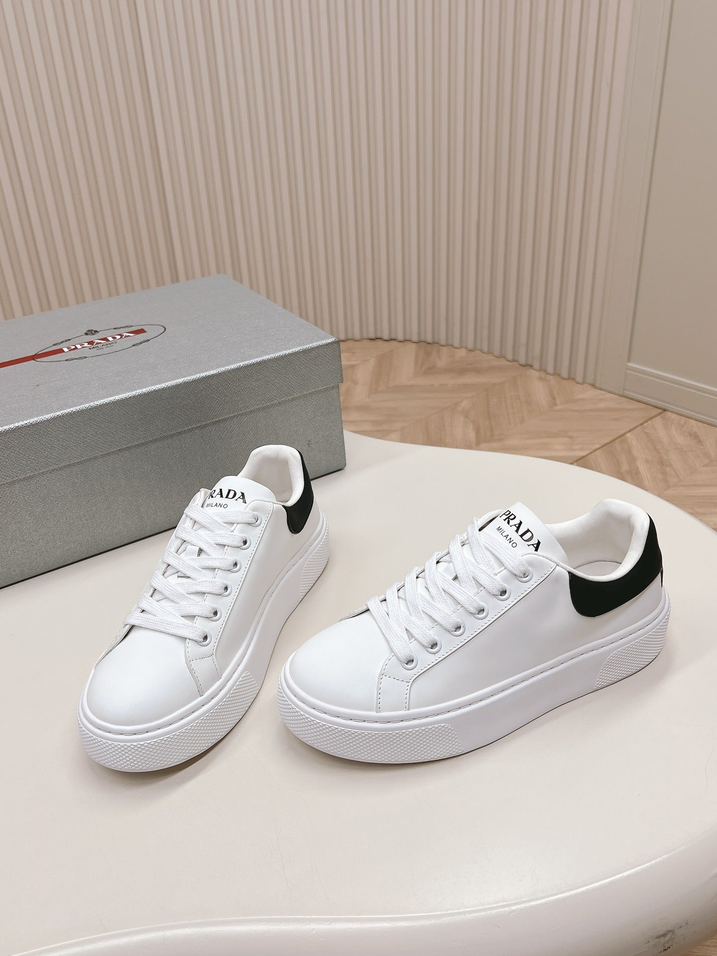 PRA RETRO SNEAKERS WHITE AND BLACK CALFSKIN、mysite、Cacoeks