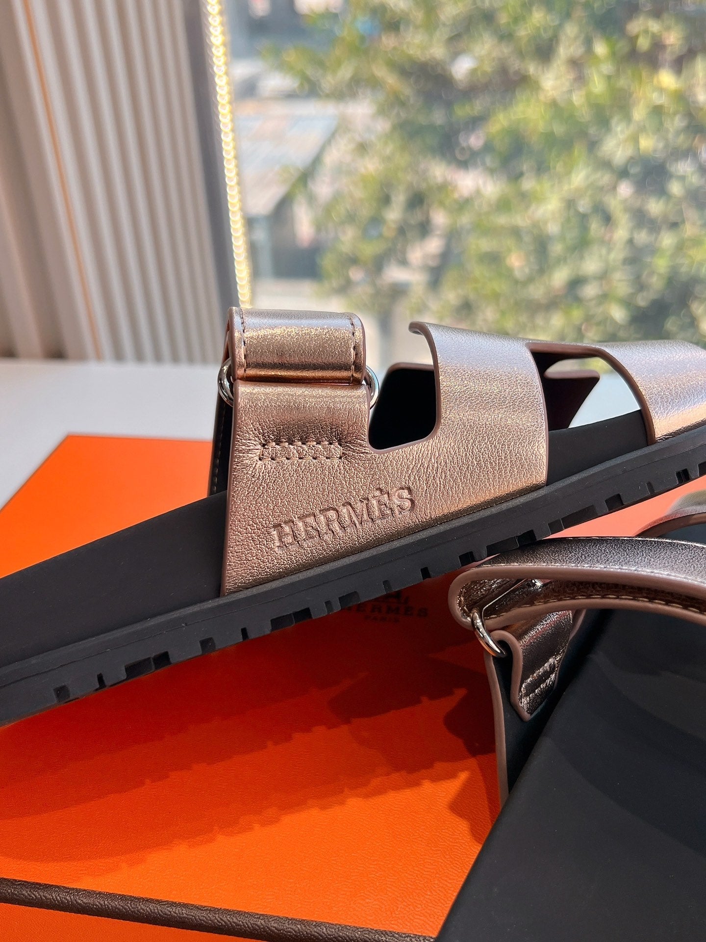 CHYPRE SANDAL IN COPPER BROWN METALLIC CALFSKIN、mysite、Cacoeks