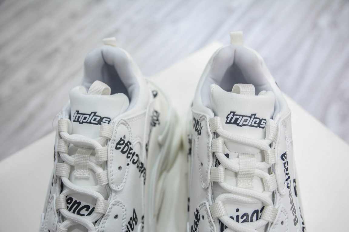 Balenciaga Triple S Logotype Sneaker in White、mysite、Cacoeks