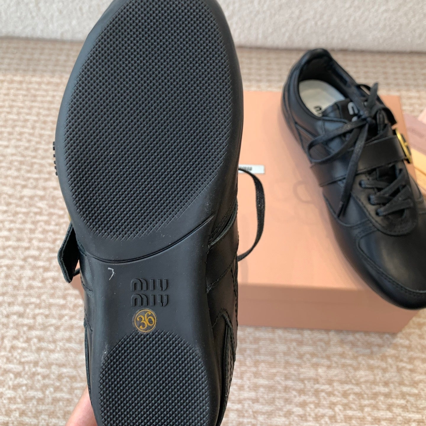 GYMNASIUM SNEAKER IN BLACK CALFSKIN WITH GOLD BUCKLED STRAP、mysite、Cacoeks