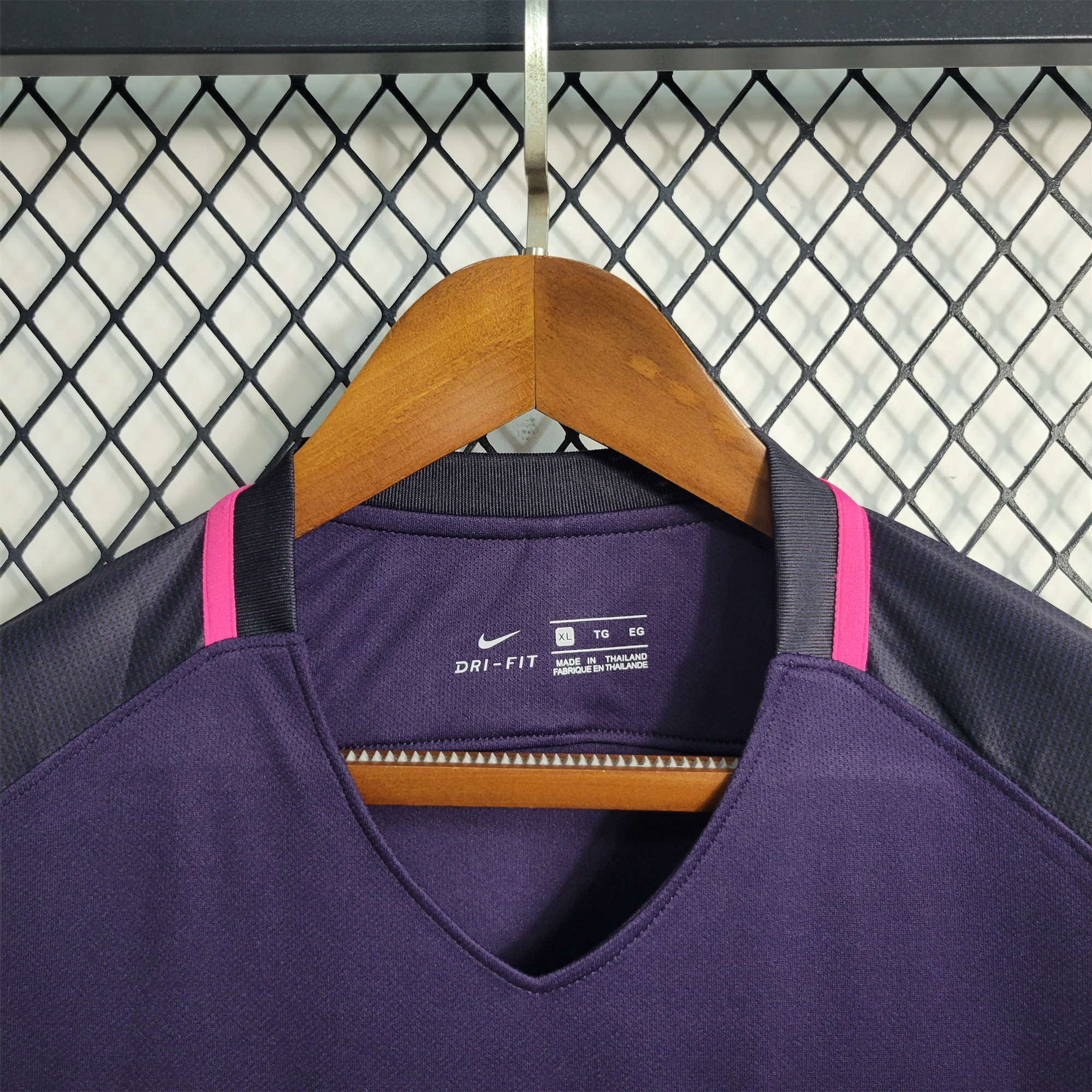 Higojerseys-Retro Barcelona 16-17 Away Stadium Jersey