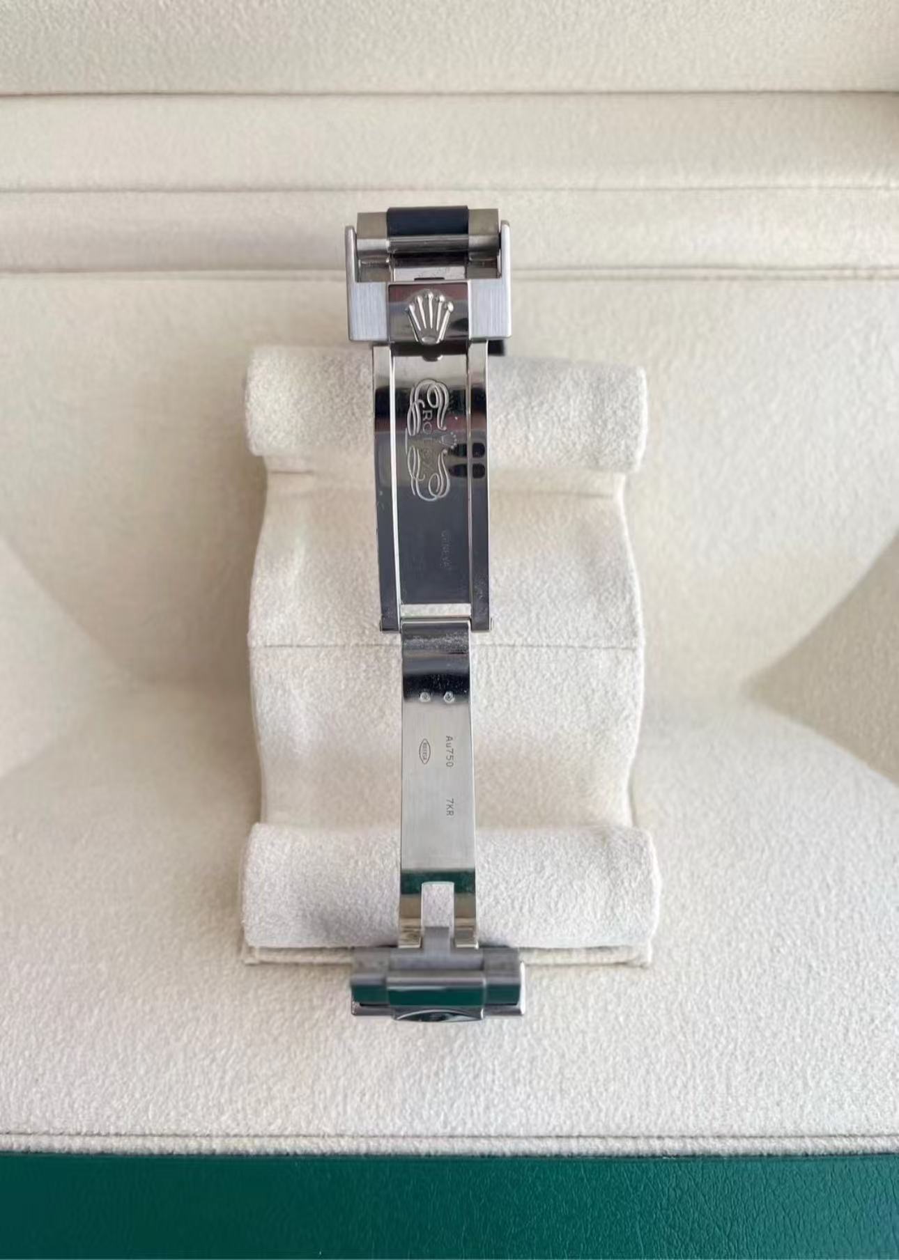 Rolex Yacht Master White Gold Super Clone SwissReplica Watch OysterFlex Rubber Strap Ref 226659-3235 Swiss Movement