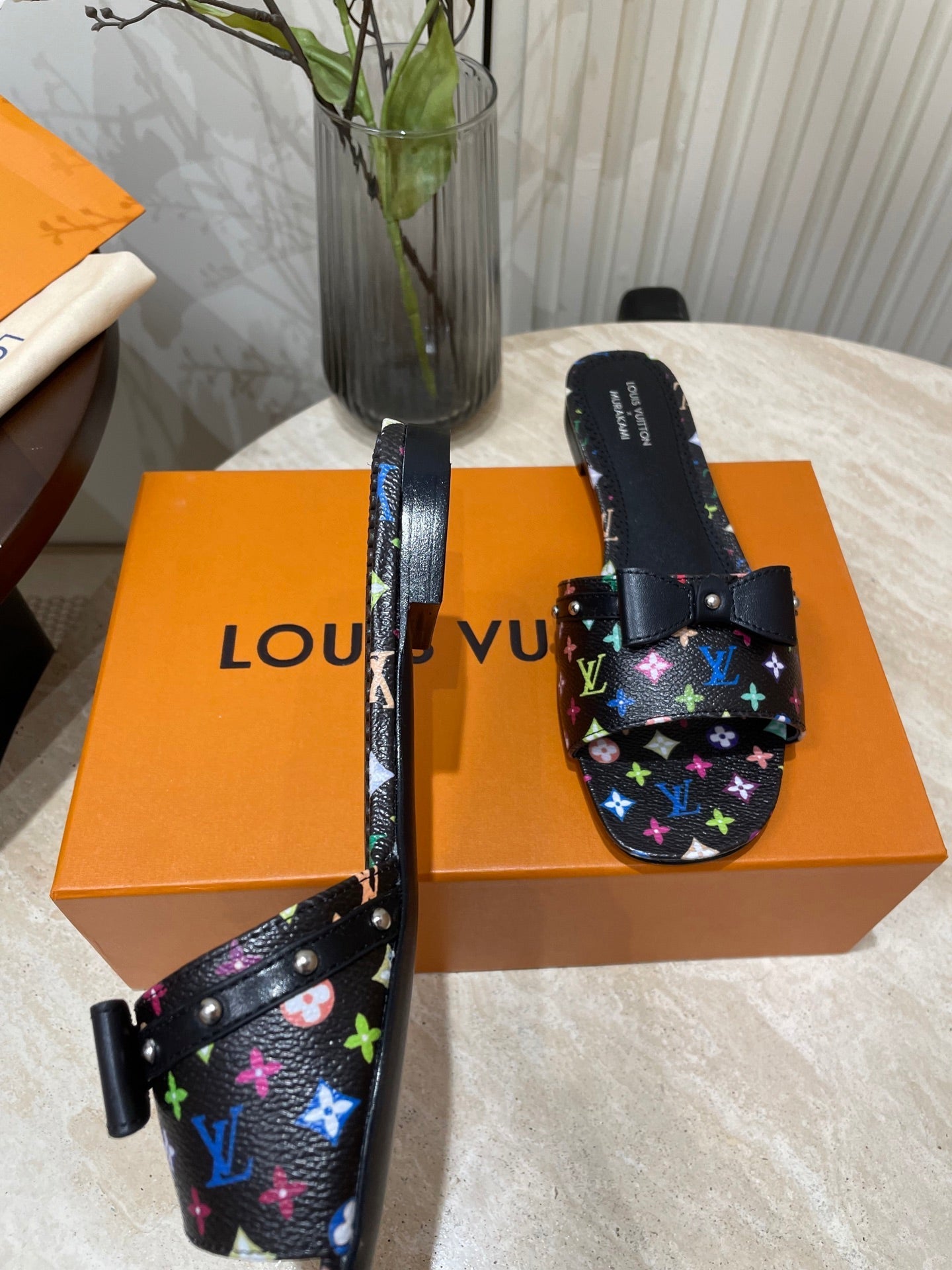 BOW FLAT MULES IN BLACK MONOGRAM LAMBSKIN、mysite、Cacoeks