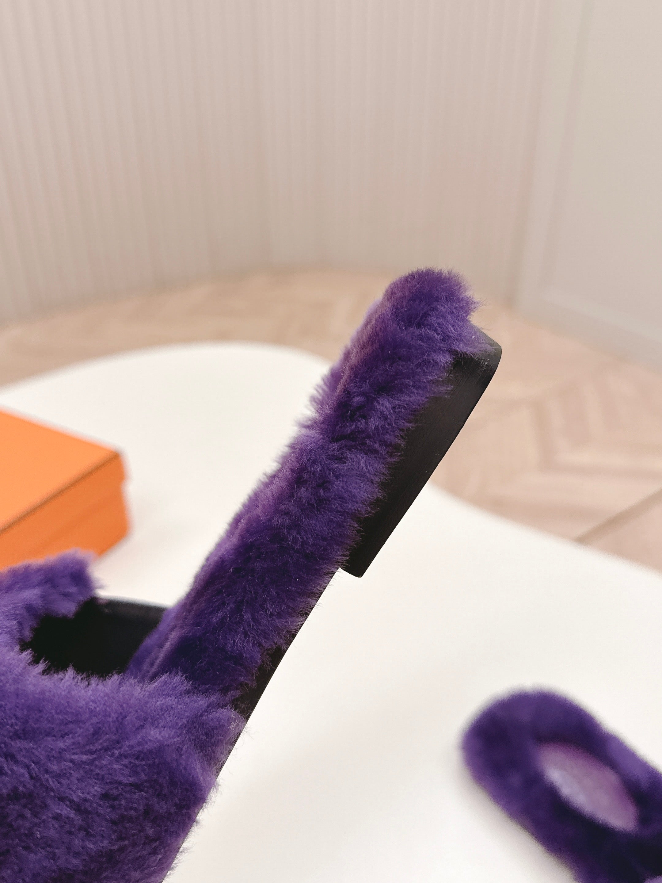 HM 25S ORAN SANDAL IN DARK PURPLE SHEARLING WITH SILVER HARDWARE、mysite、Cacoeks