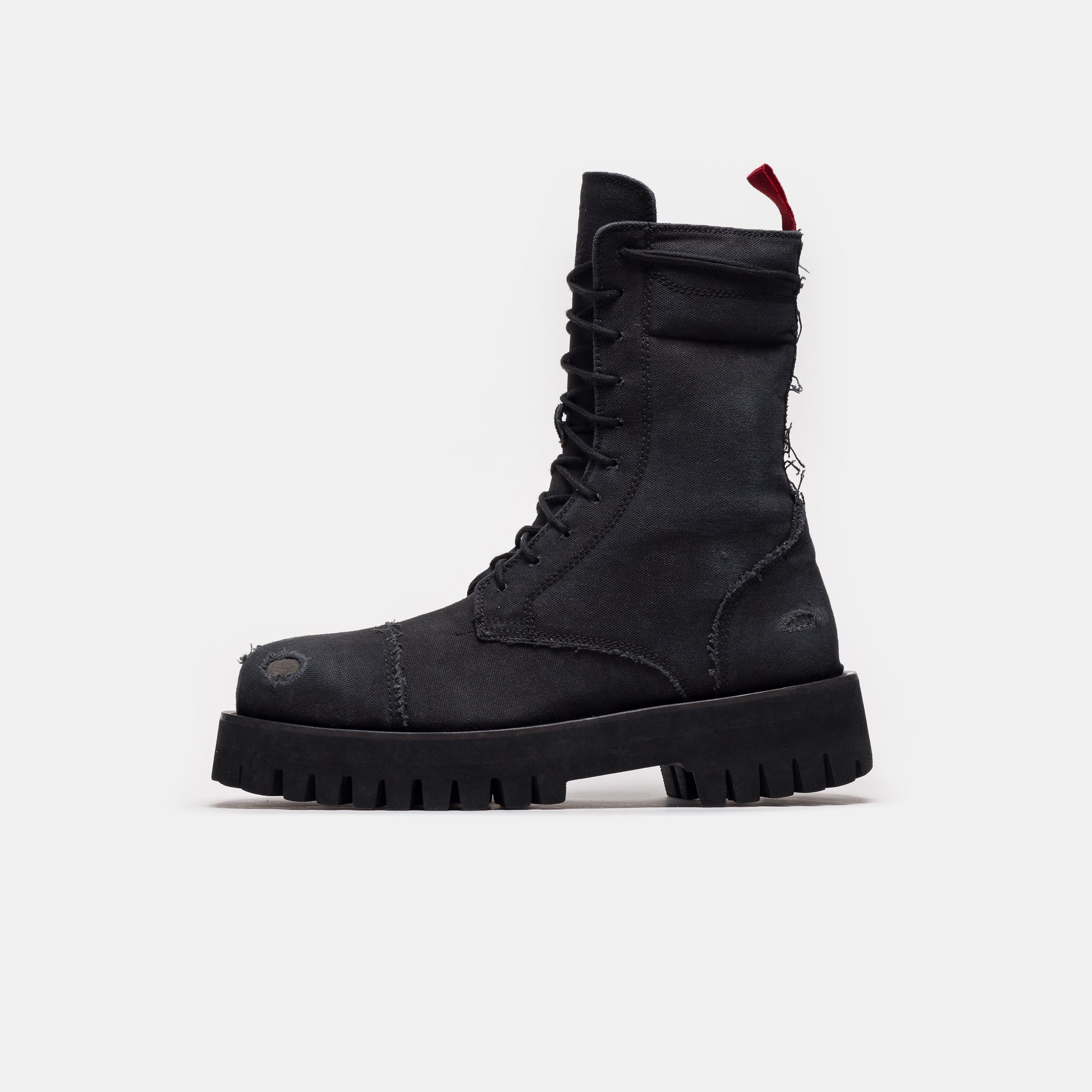 X Boot in Distressed Black