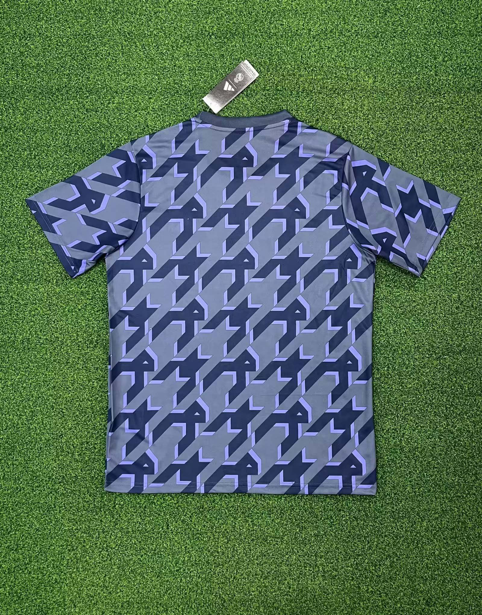 2023/2024 Real Madrid Gray Training Wear Football Shirt:football jersey mysite: unitedjerseyfootball 邓江浪:football