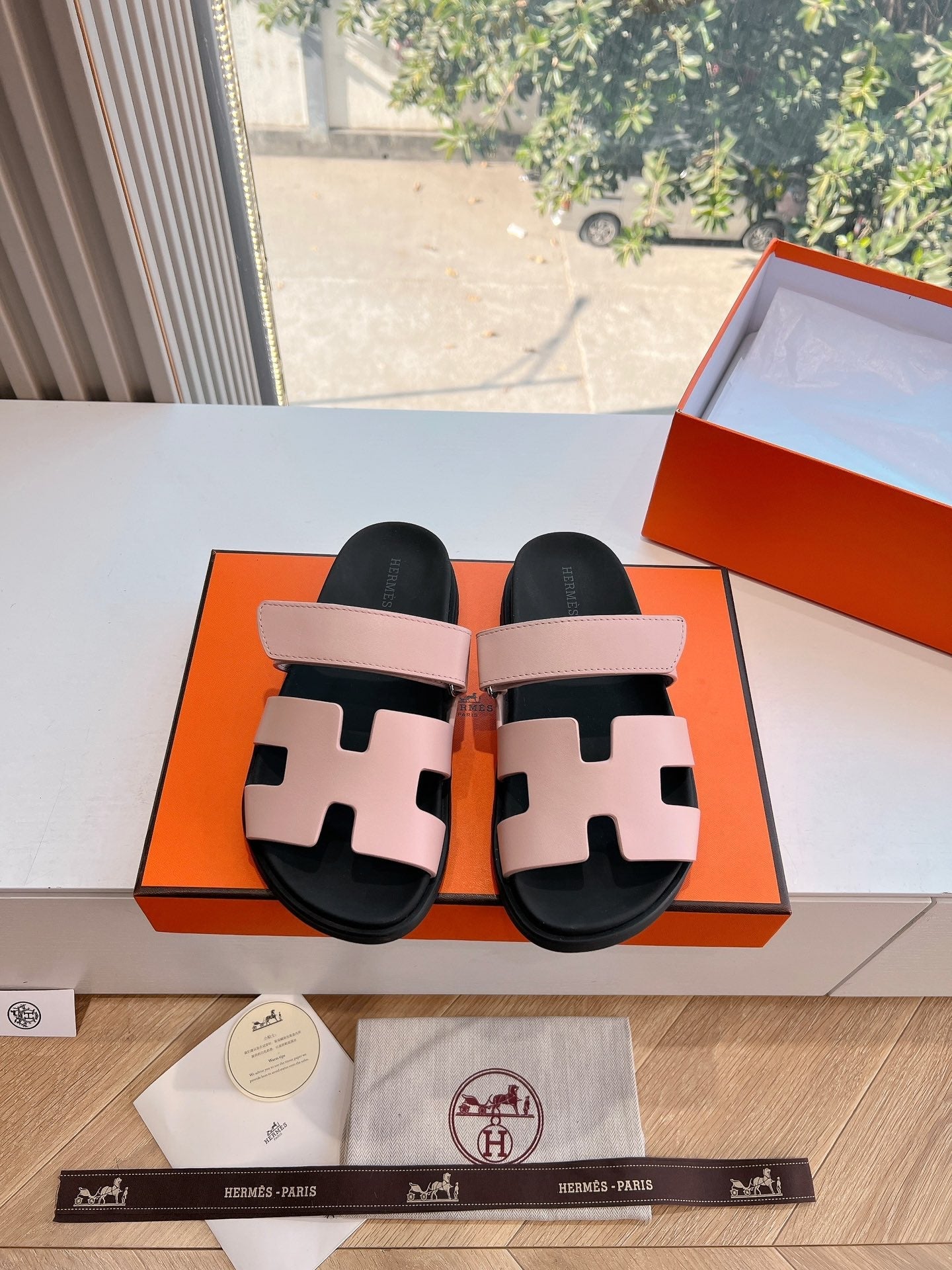 CHYPRE SANDAL IN LIGHT PINK CALFSKIN、mysite、Cacoeks