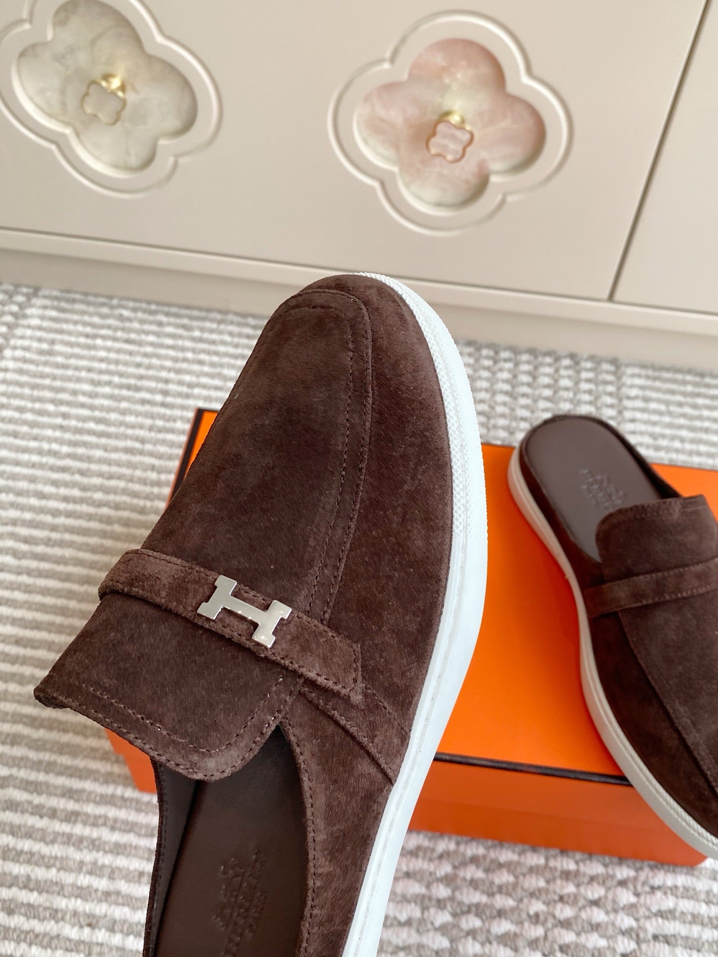 HM 25S MULES IN DARK BROWN SUEDE WITH SILVER HARDWARE、mysite、Cacoeks