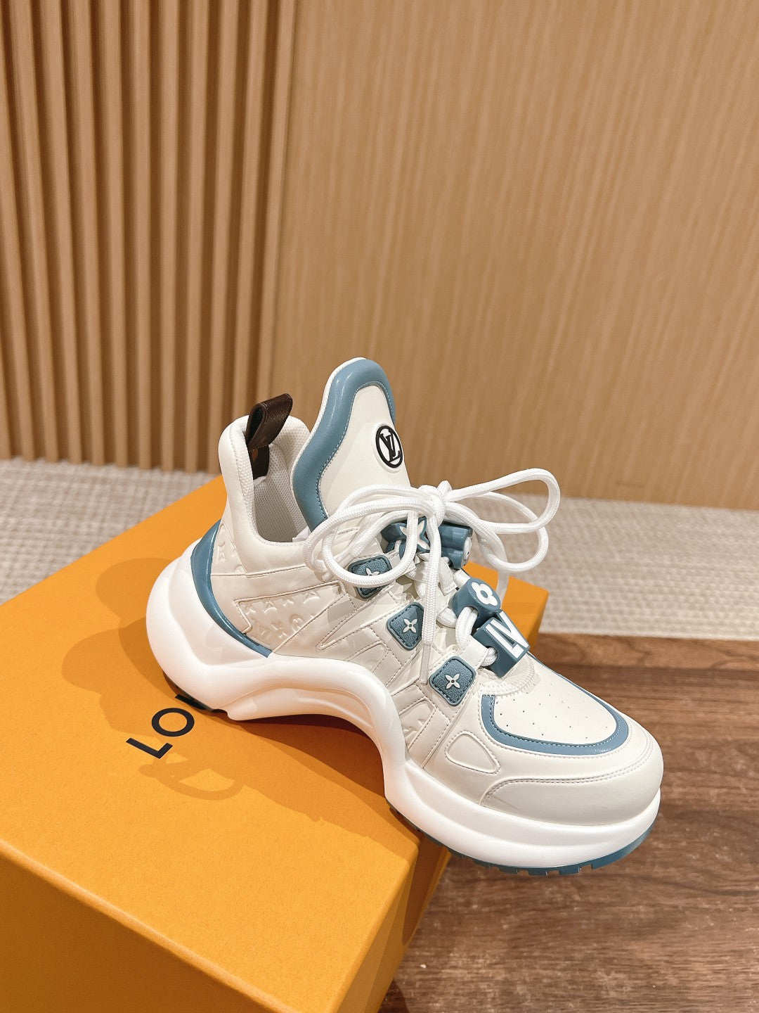 LV ARCHLIGHT SNEAKER IN WHITE MIX SKY BLUE EMBOSSED CALFSKIN、mysite、Cacoeks
