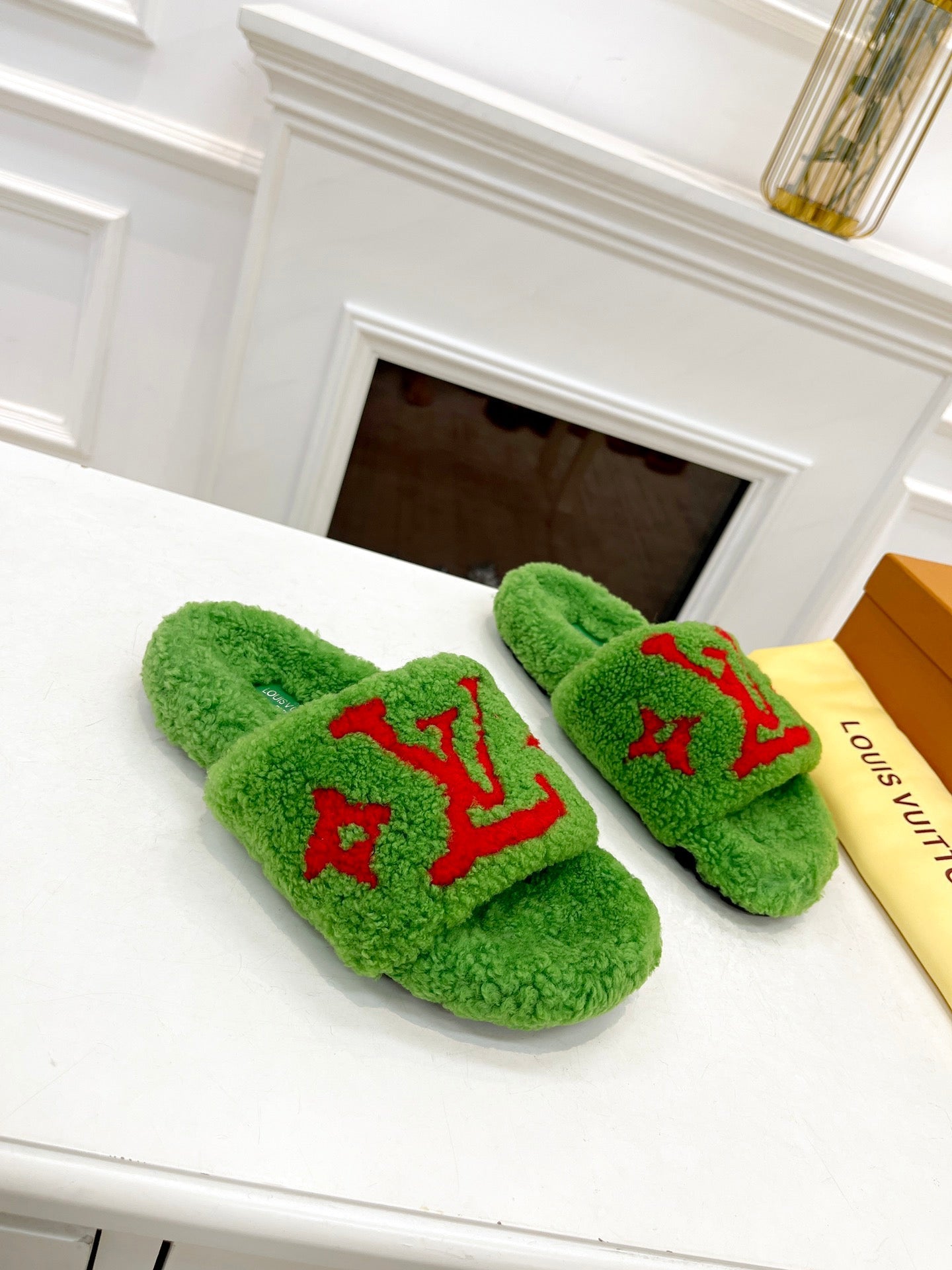 LV FLAT SLIPPER IN LAWN GREEN MIX CHERRY RED SHEARLING、mysite、Cacoeks