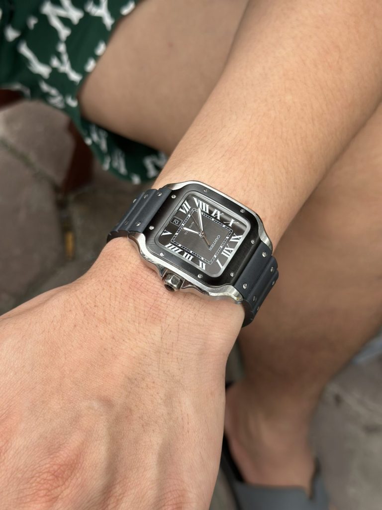 Đồng Hồ Cartier Replica 11 Santos Nam Mặt Đen Cọc Số La Mã 39 (2)