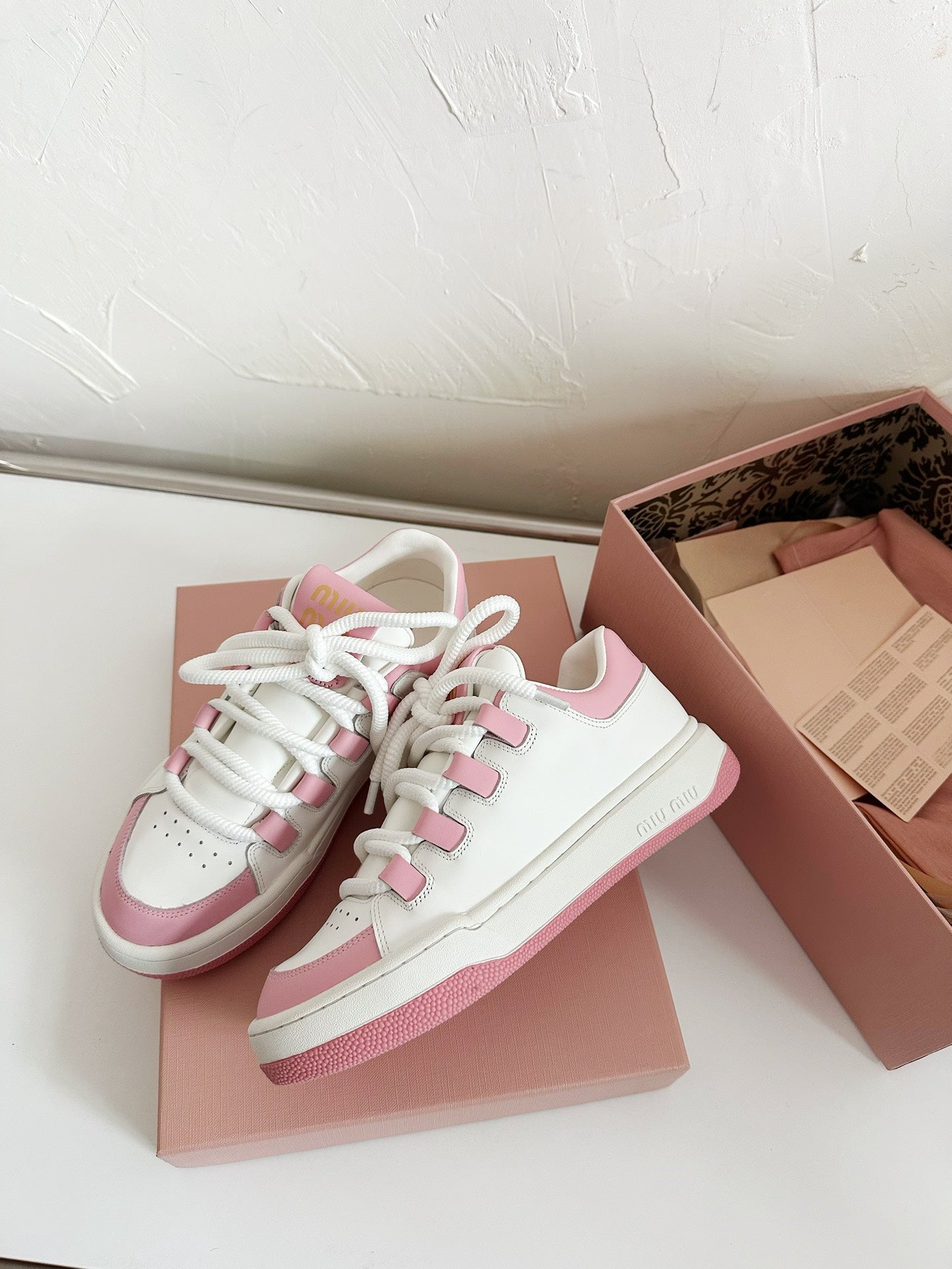 SNEAKERS SIMPLE DESIGN IN PINK MIX WHITE SHEEPSKIN、mysite、Cacoeks