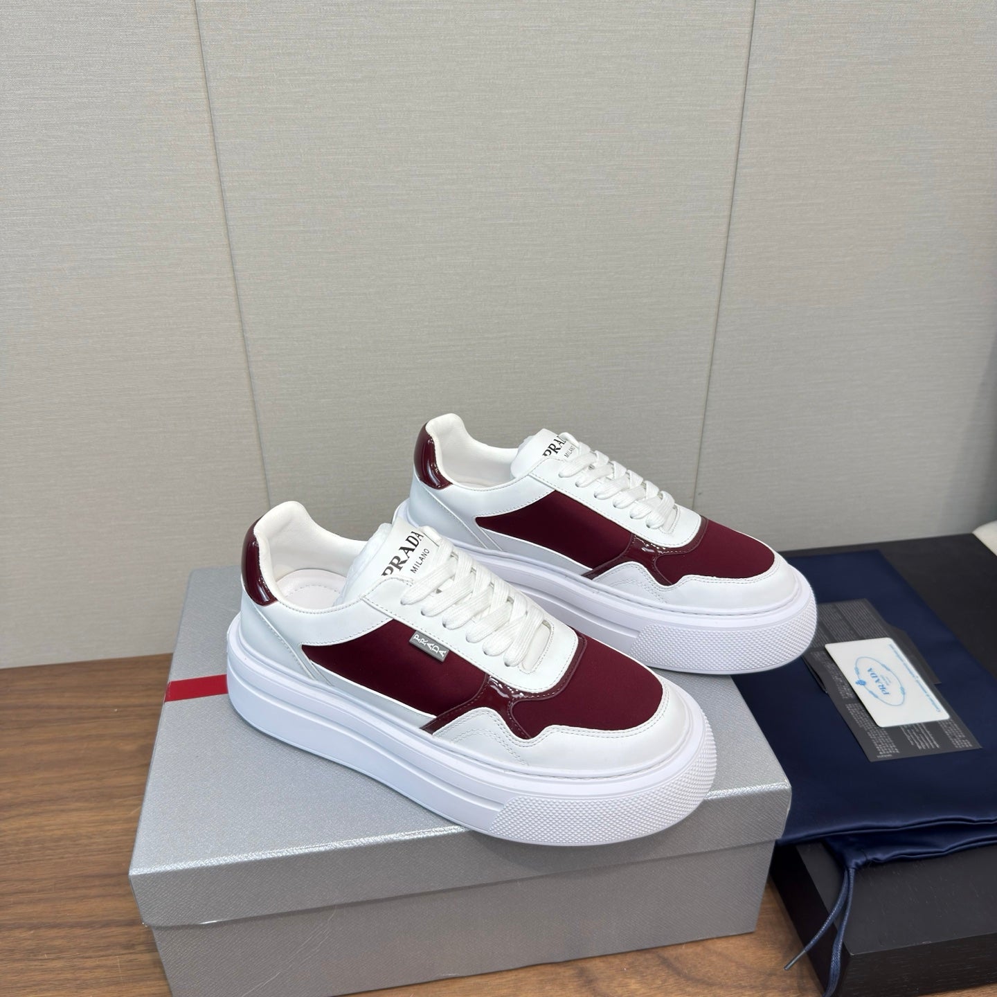 PRADA 25S DOWNTOWN BOLD SNEAKERS 45MM IN WHITE AND BURGUNDY CALFSKIN、mysite、Cacoeks