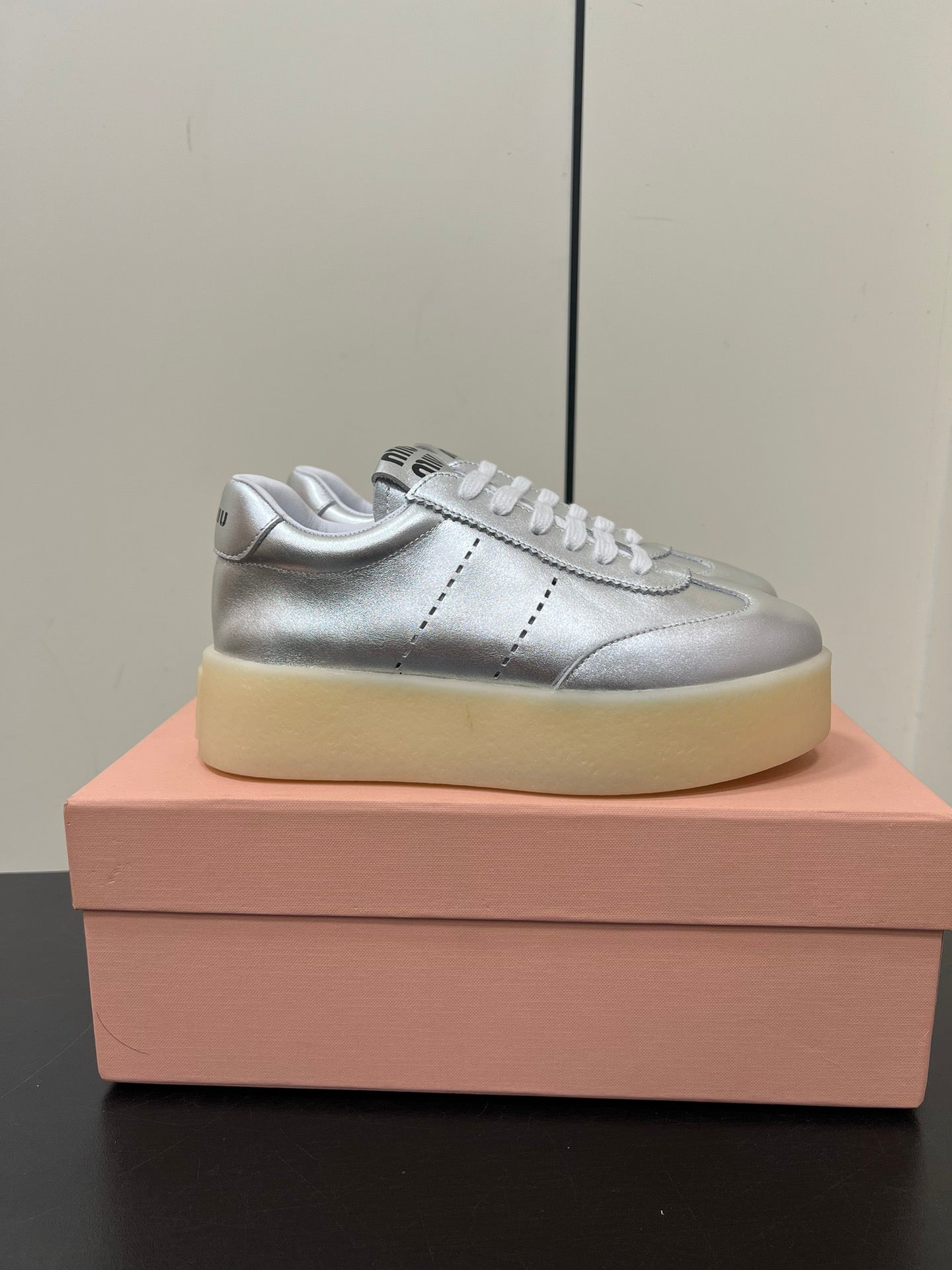 THICK-SOLED RETRO SNEAKERS IN SILVER METALLIC SMOOTH LAMBSKIN、mysite、Cacoeks
