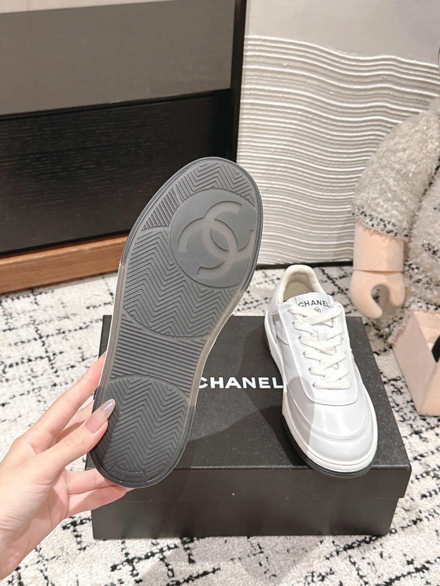 SNEAKER IN WHITE HAND-POLISHED CALFSKIN 977831、mysite、Cacoeks