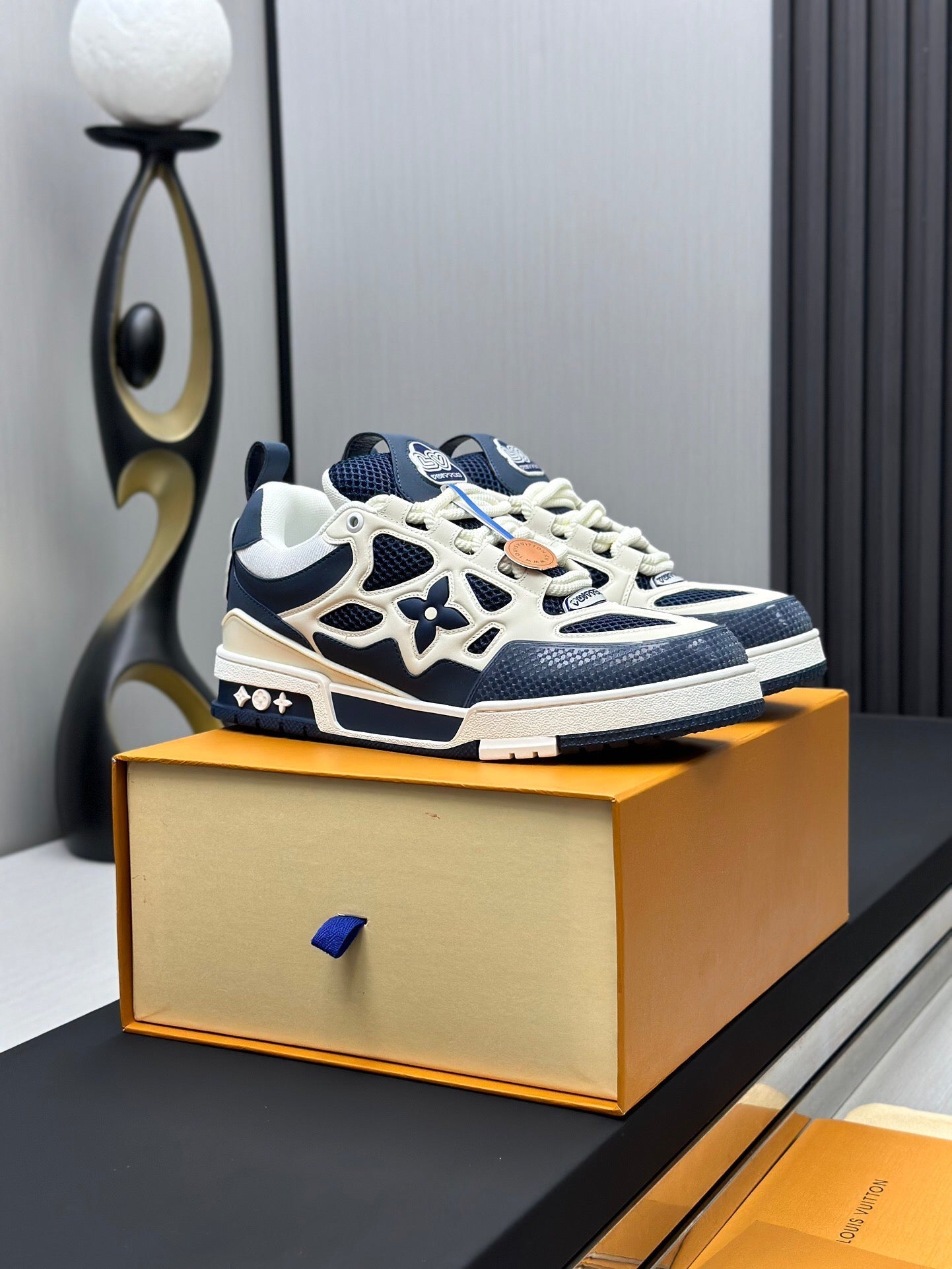 LV SKATE SNEAKER IN WHITE MIX NAVY BLUE CALFSKIN、mysite、Cacoeks