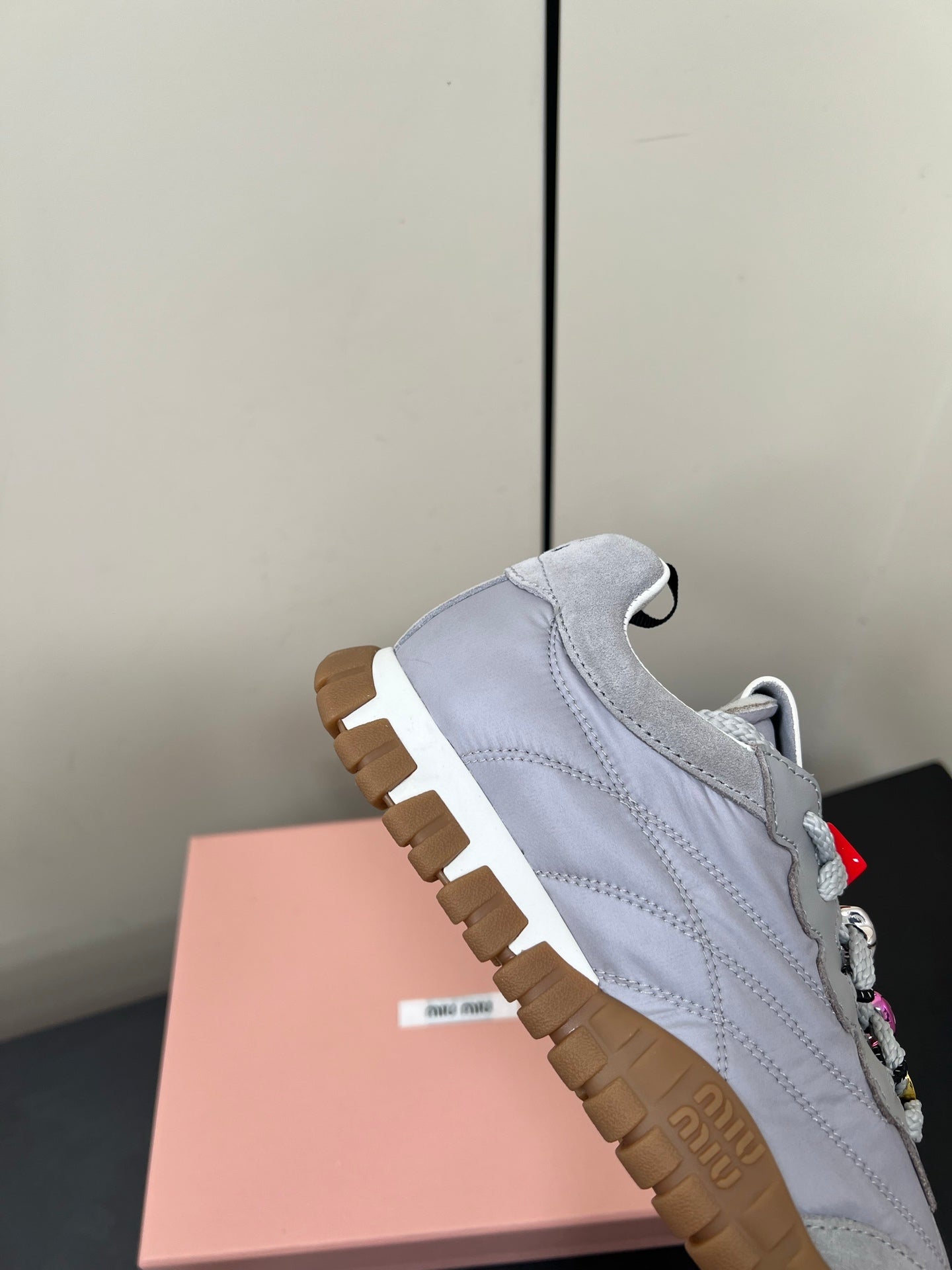 TYRE SNEAKERS IN GREY TECHNICAL FABRIC AND SUEDE WITH STICKER、mysite、Cacoeks