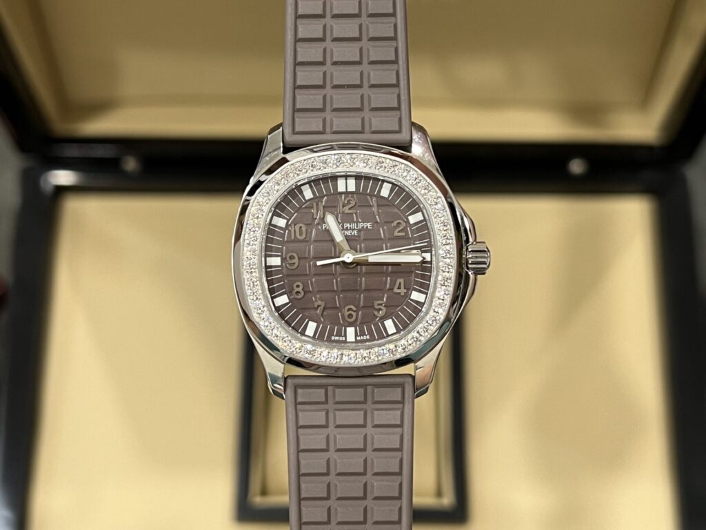Đồng Hồ Patek Philippe Aquanaut 5067A Replica 11 Màu Xám Nữ (6)